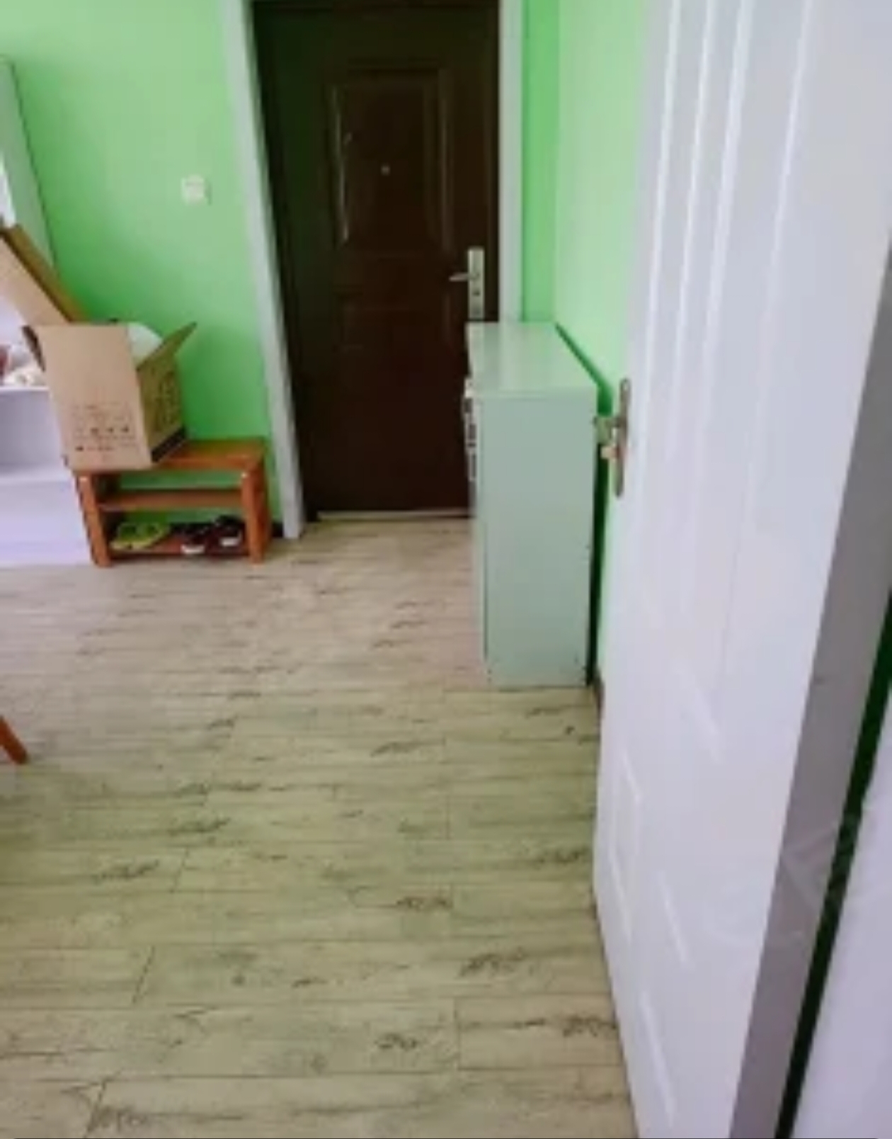 月亮湾三期  3室2厅1卫    1600.0元/月 月亮湾三期  3室2厅1卫    1600.0元/月室内图