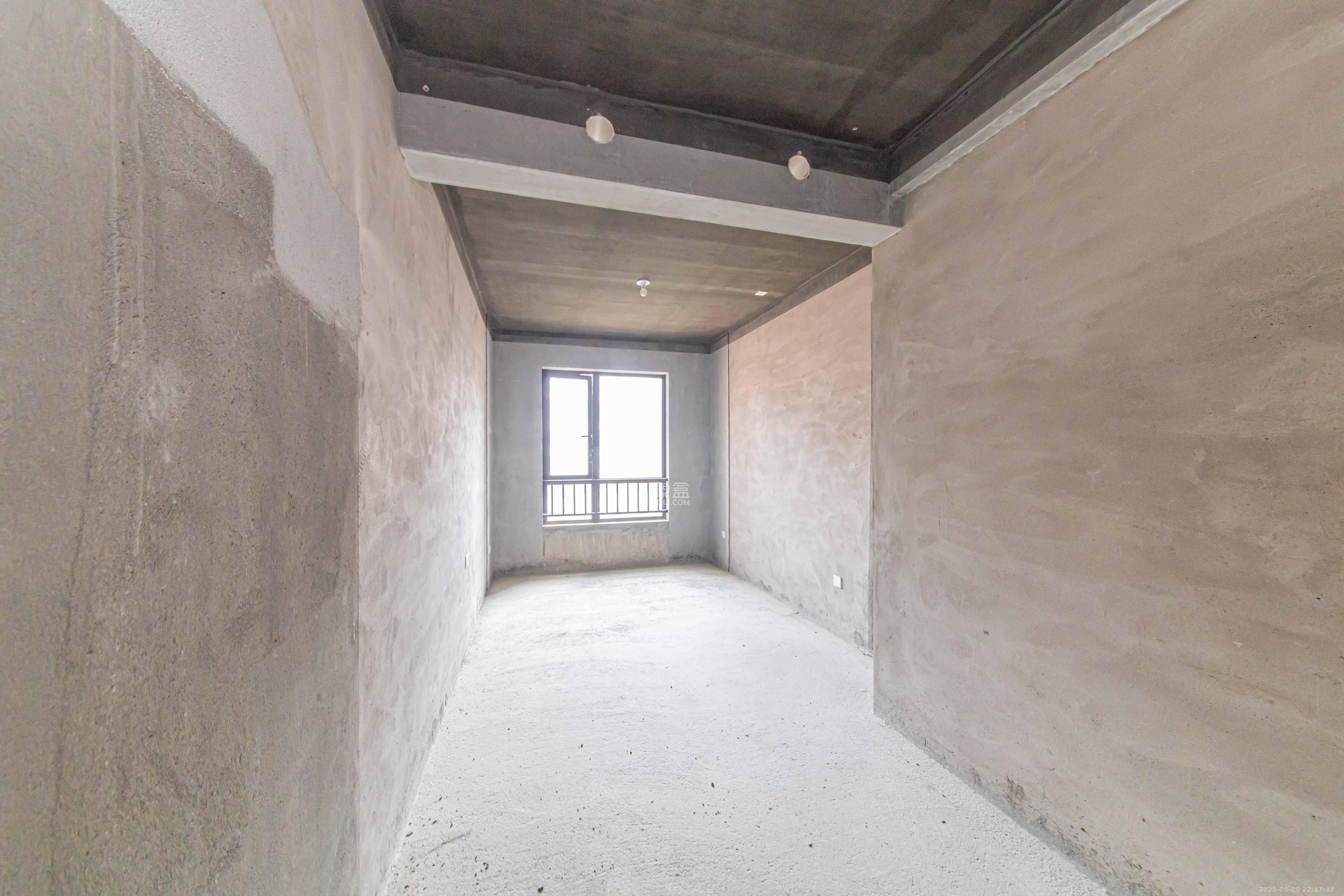 鑫远紫樾香山一期  5室2厅2卫    500.0万 鑫远紫樾香山一期  5室2厅2卫    500.0万卧室