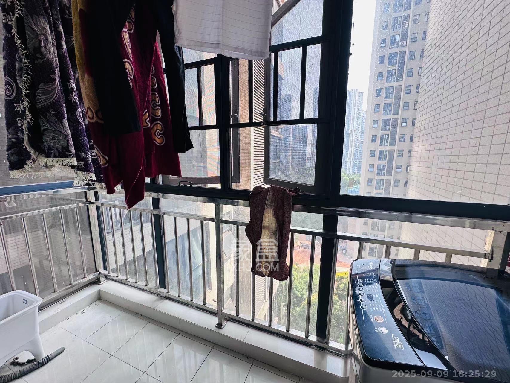 慢步江湾  3室2厅2卫    2500.0元/月室内图