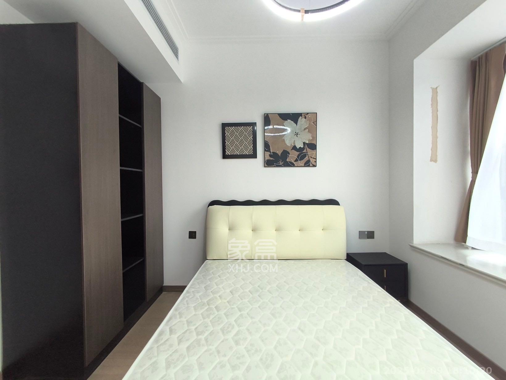 绿地V岛  4室2厅2卫    5000.0元/月室内图