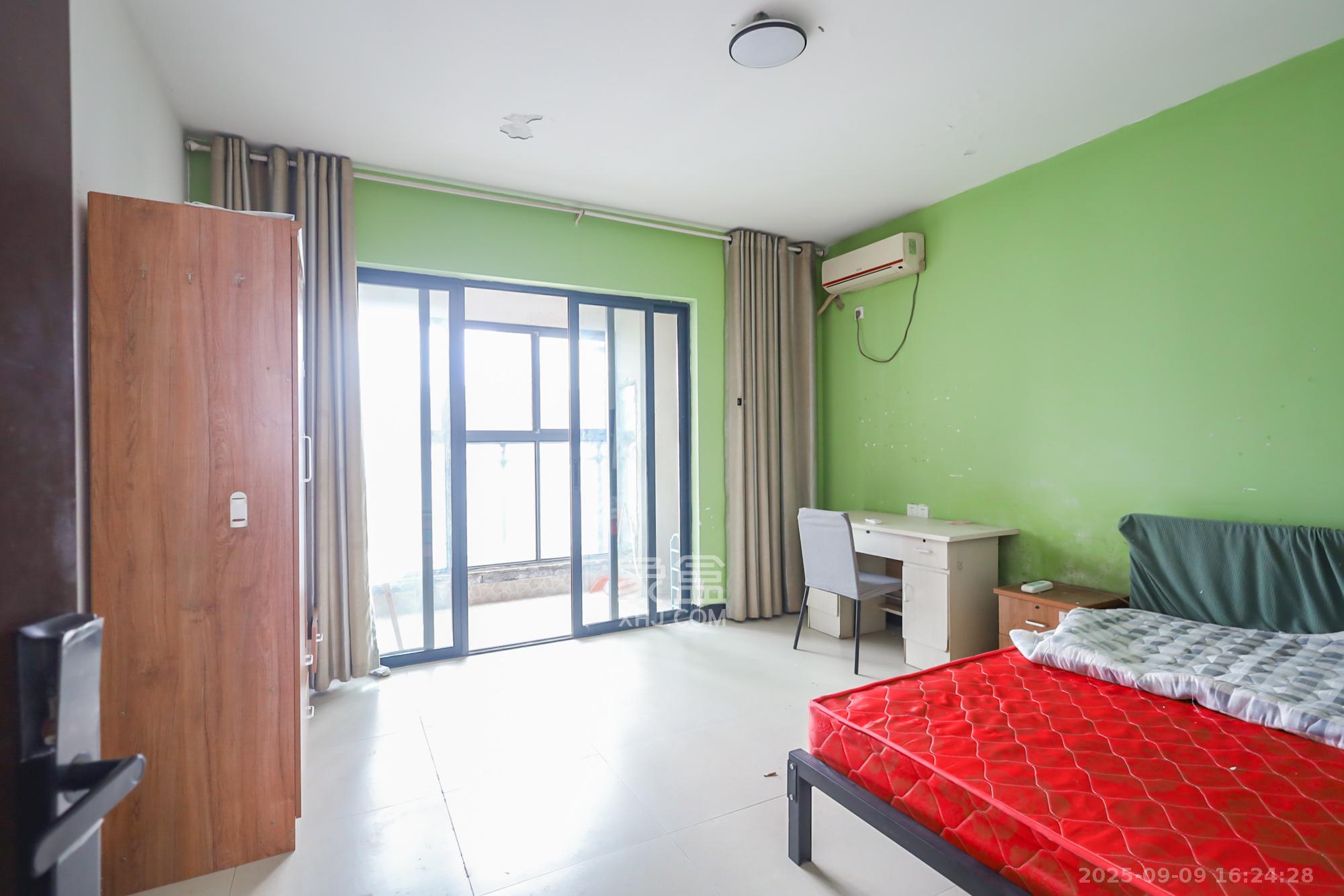 奥克斯广场  3室2厅1卫    110.0万 奥克斯广场  3室2厅1卫    110.0万