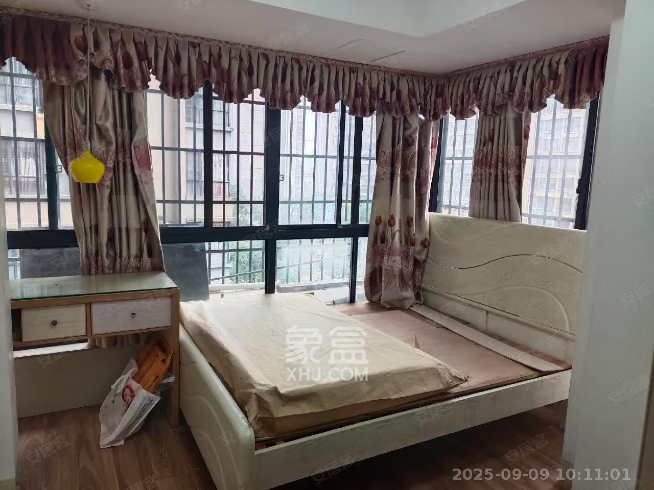 勤诚达新界  3室2厅1卫    2000.0元/月室内图