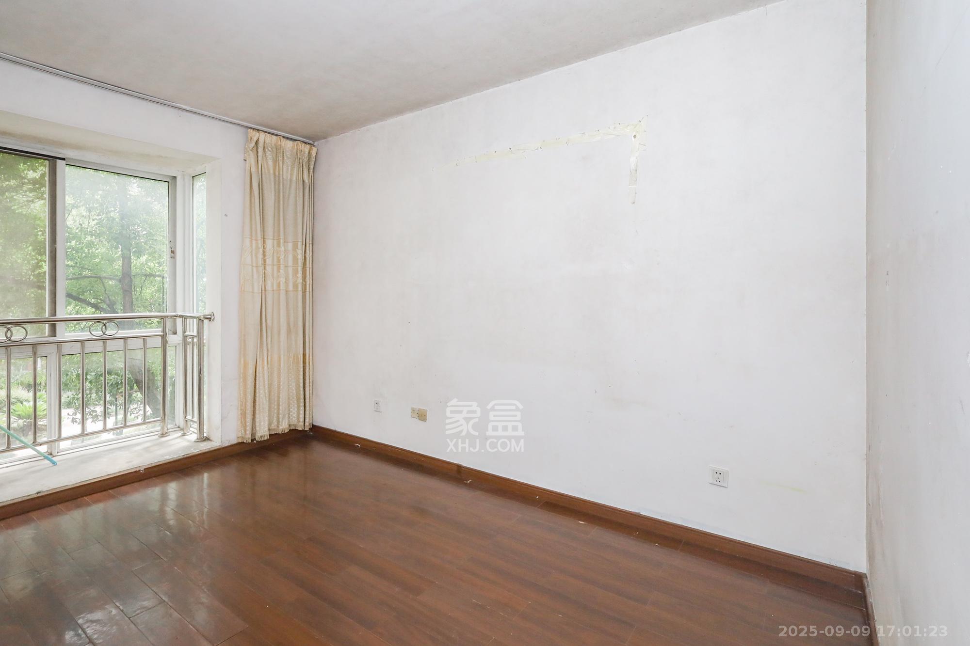 阳光新城 3室2厅2卫 105.0万 阳光新城 3室2厅2卫 105.0万卧室