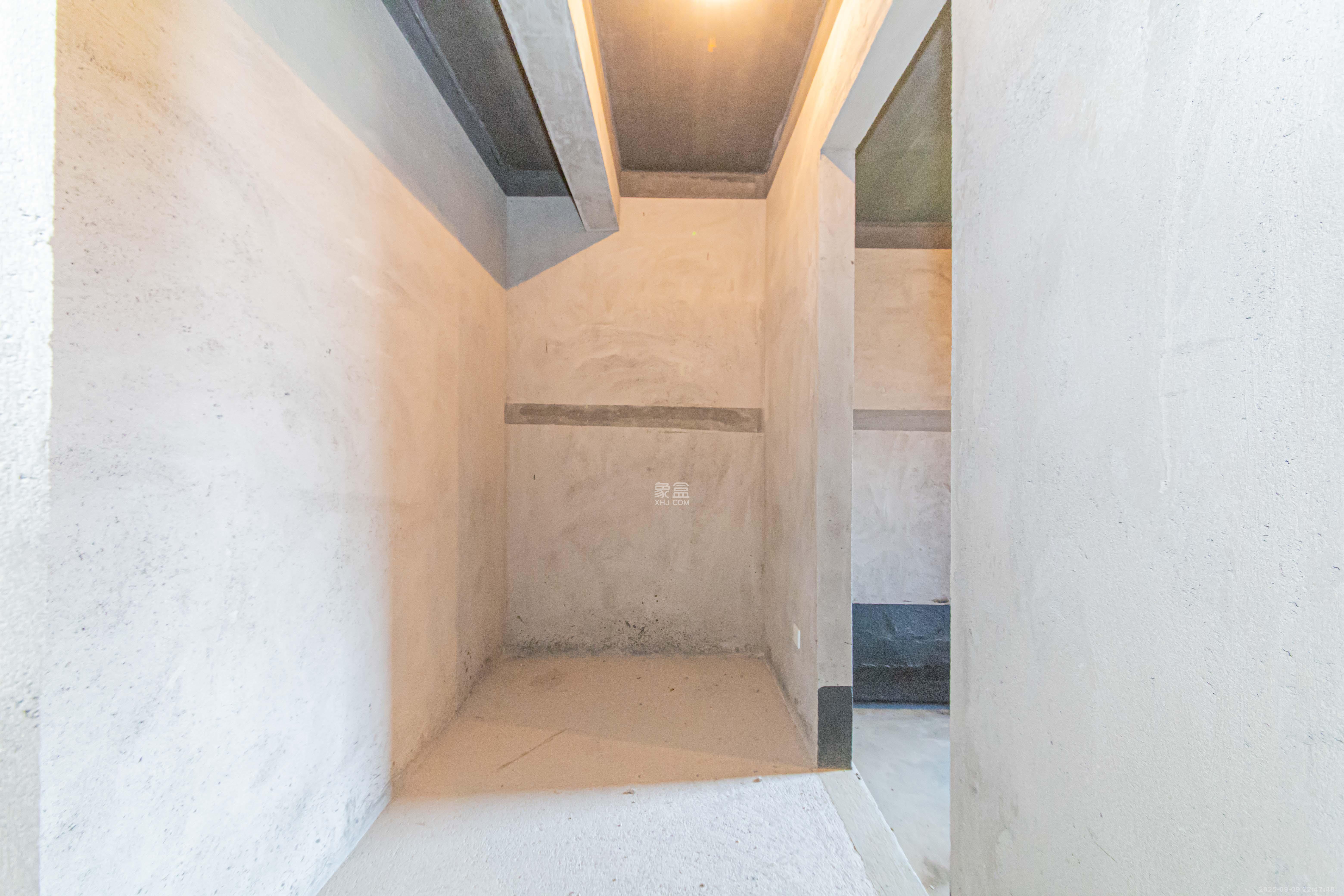 鑫远紫樾香山一期  5室2厅2卫    500.0万 鑫远紫樾香山一期  5室2厅2卫    500.0万卫生间