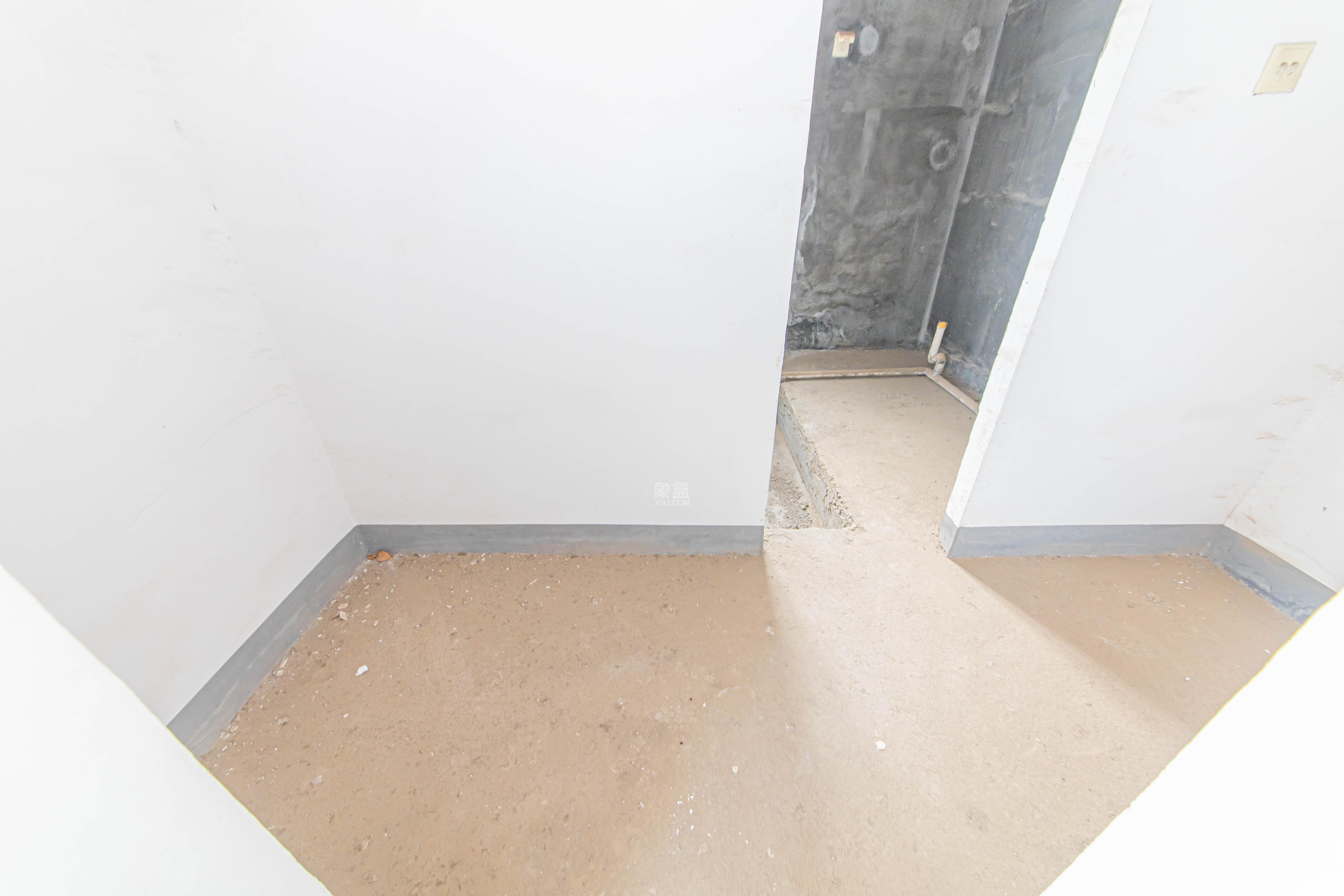 中信城市广场(中信新城一期) 6室2厅2卫 200.0万 中信城市广场(中信新城一期) 6室2厅2卫 200.0万卫生间