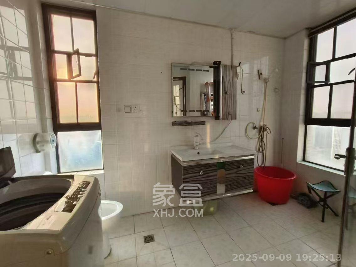 保利麓谷林语C区  4室2厅2卫    2800.0元/月室内图