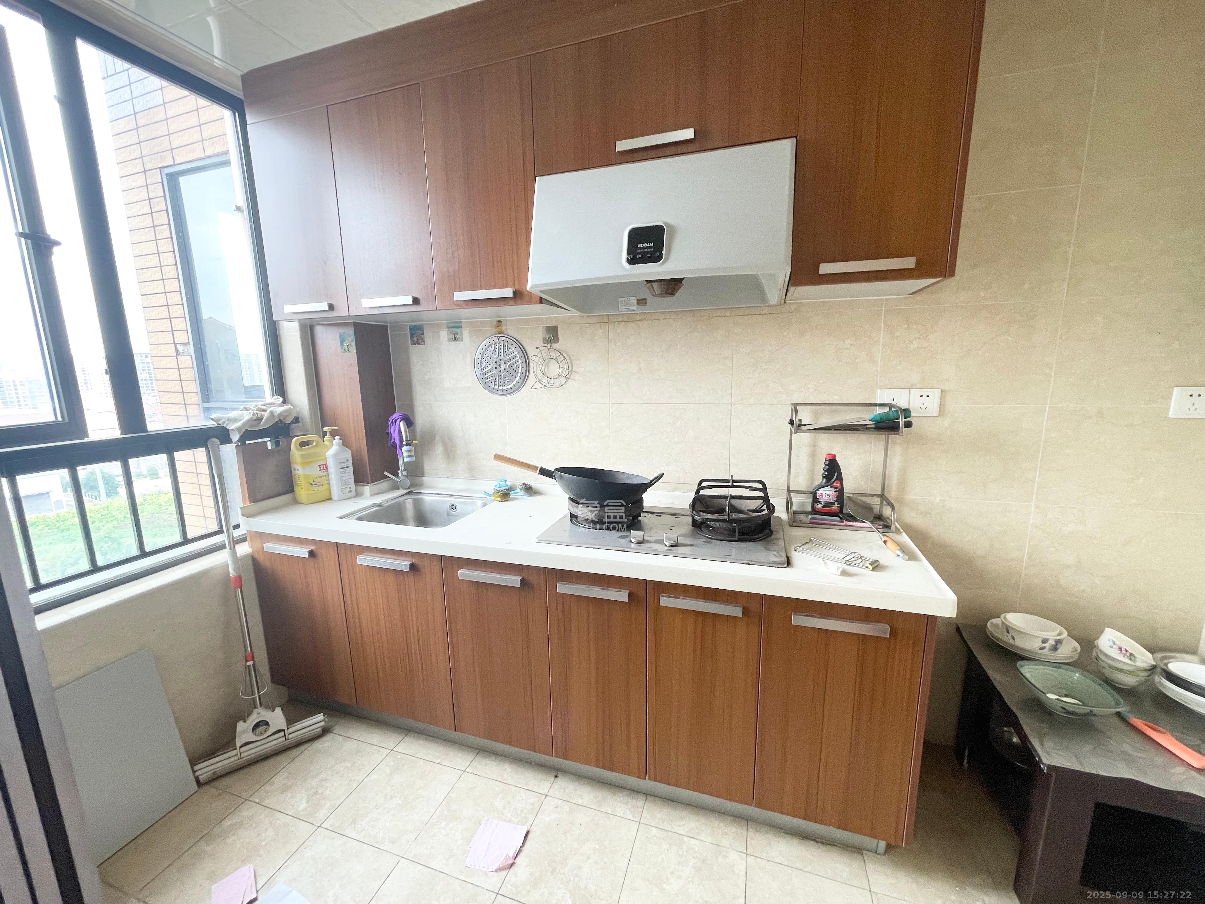 中信凯旋蓝岸（中信新城三期）  3室1厅1卫    2100.0元/月室内图