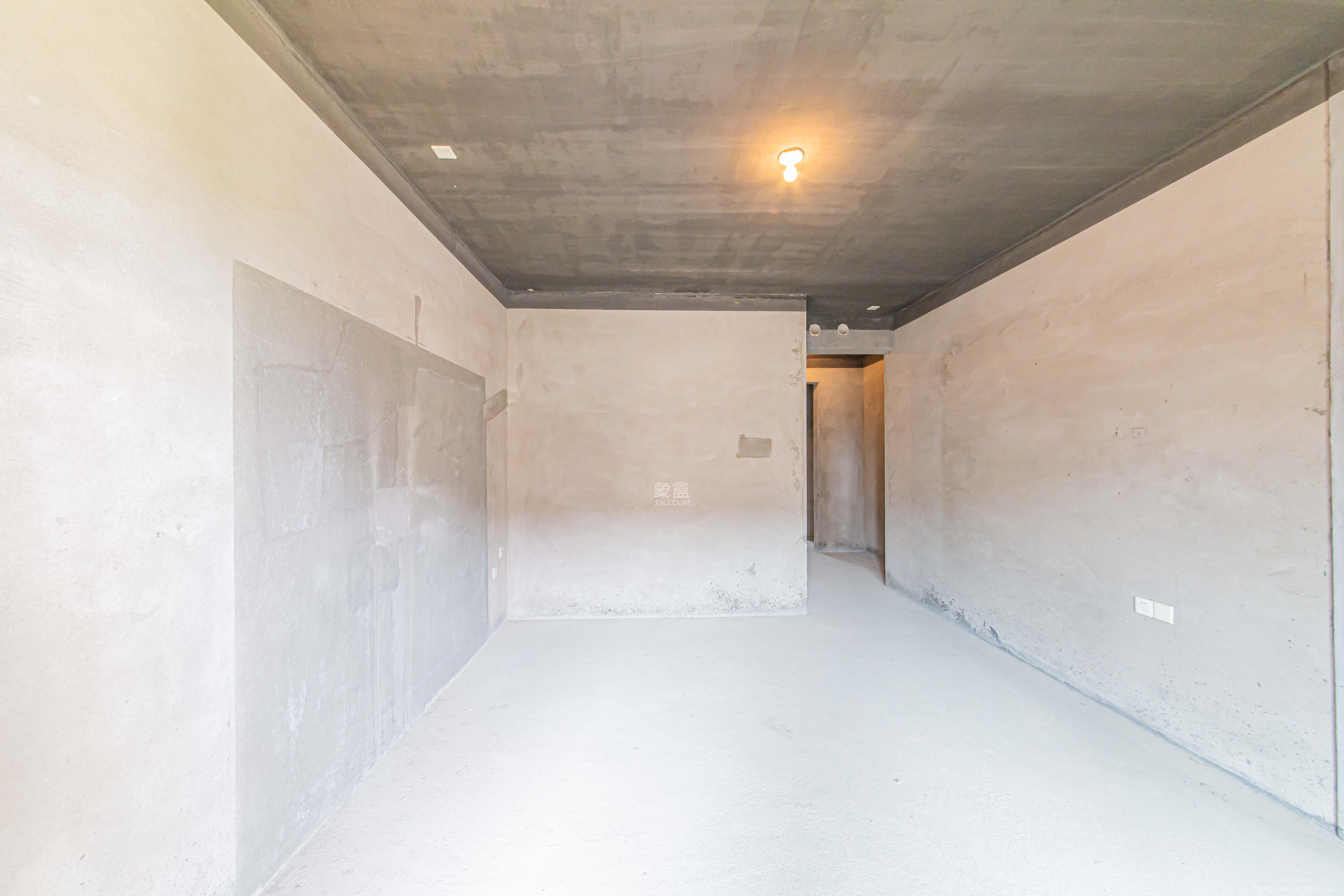 鑫远紫樾香山一期  5室2厅2卫    500.0万 鑫远紫樾香山一期  5室2厅2卫    500.0万卧室