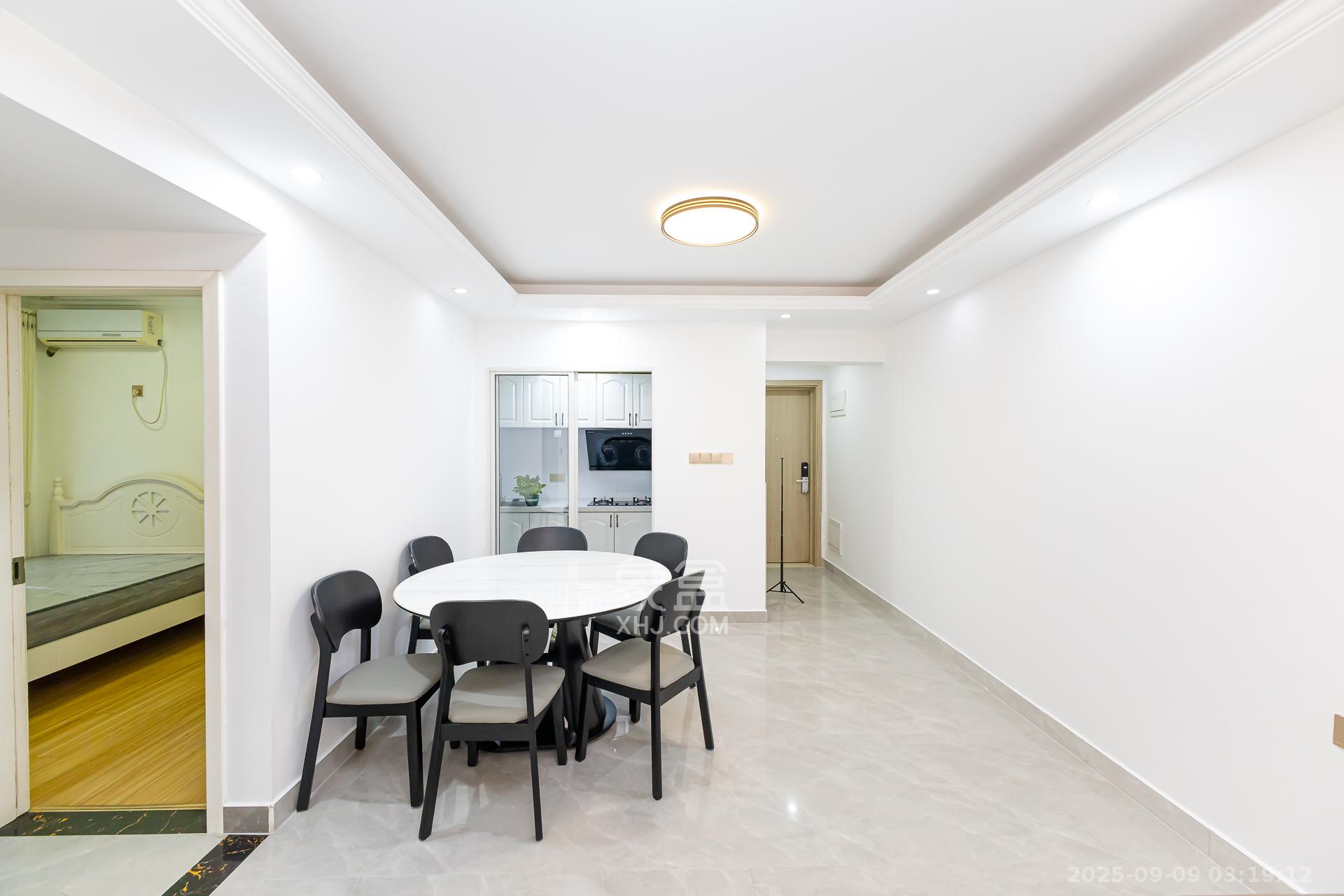 时代倾城三期 2室2厅1卫 68.8万 时代倾城三期 2室2厅1卫 68.8万客厅