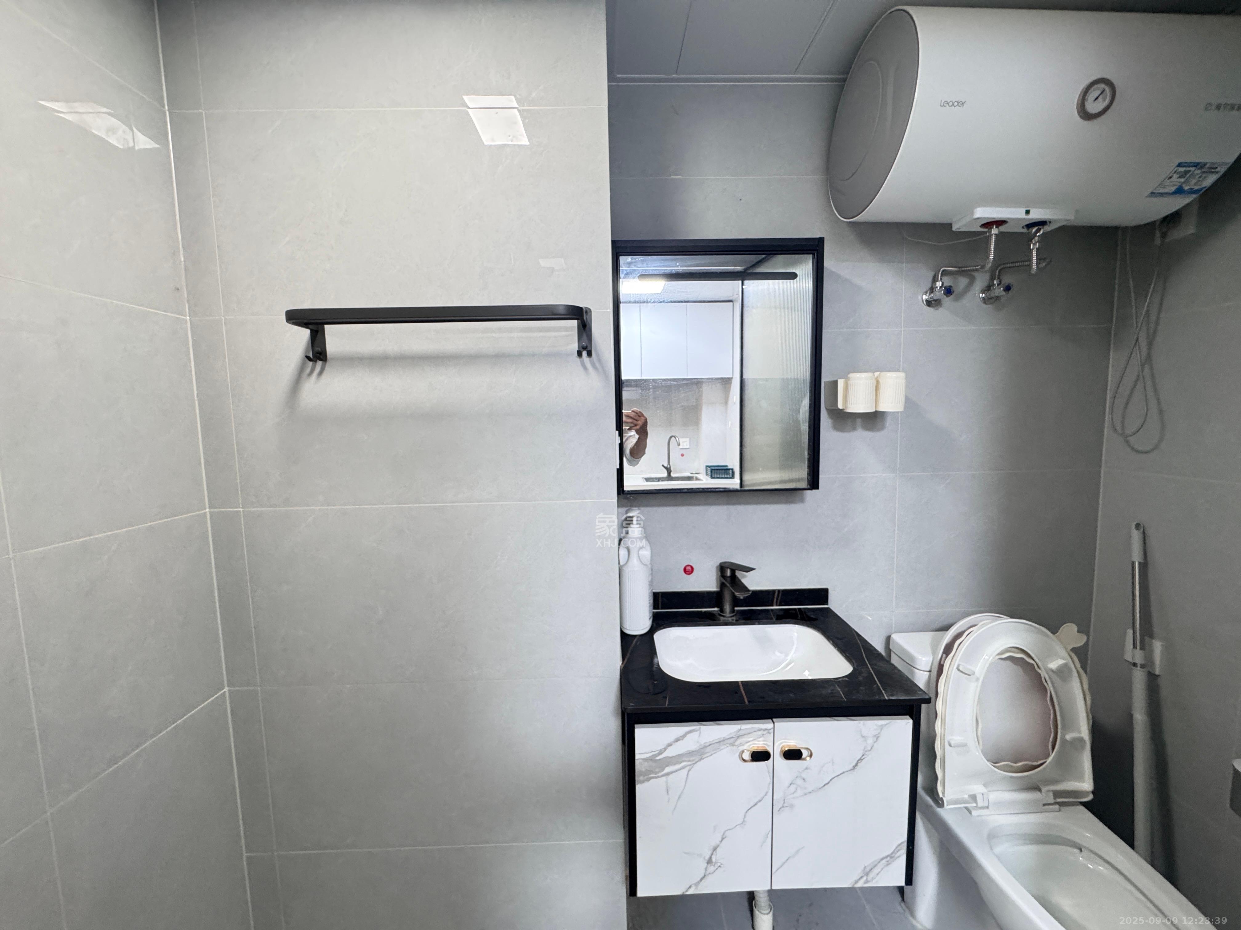 中海珑悦府  1室1厅1卫    1350.0元/月 中海珑悦府  1室1厅1卫    1350.0元/月室内图