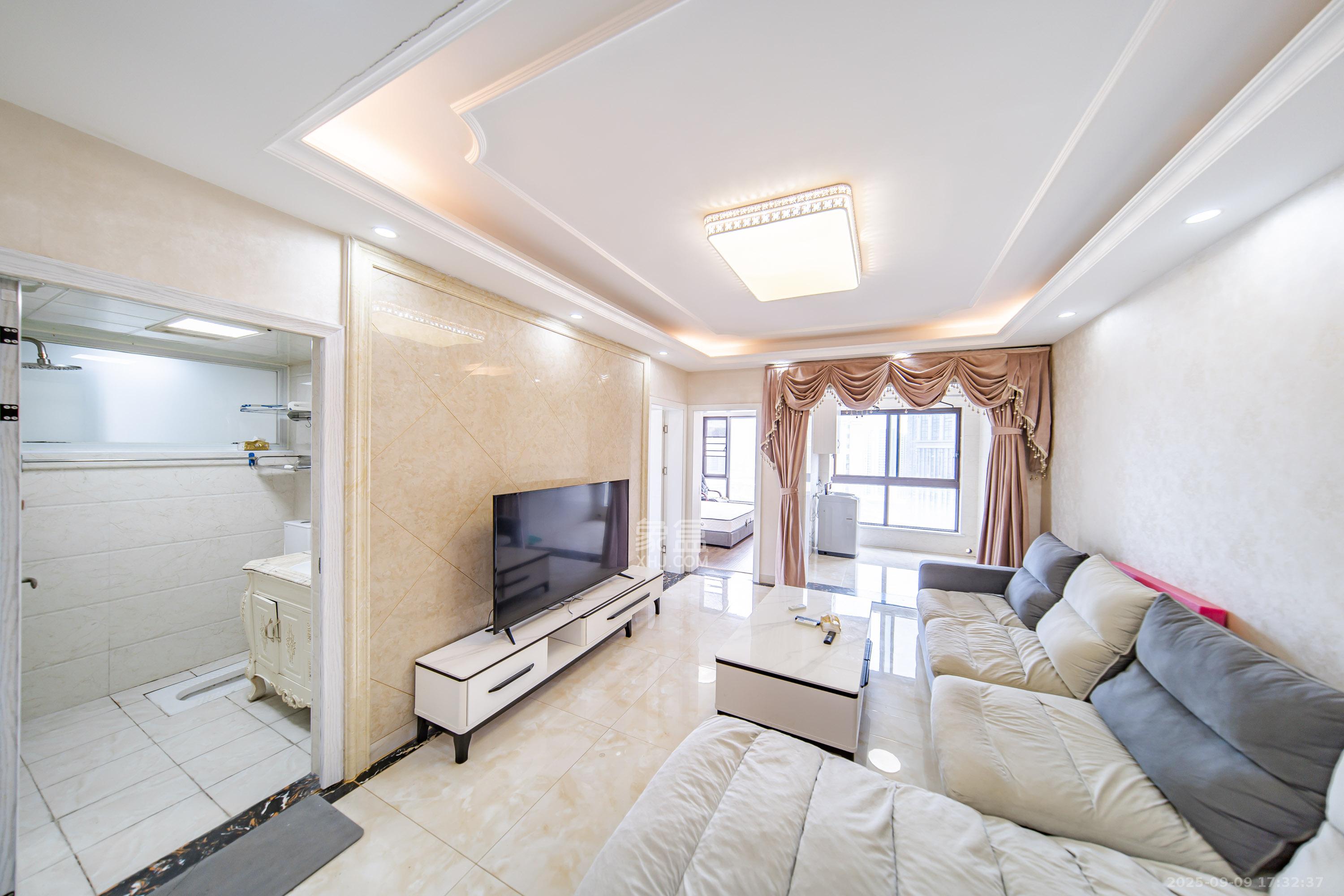 合能洋湖公馆  3室2厅2卫    88.0万 合能洋湖公馆  3室2厅2卫    88.0万客厅