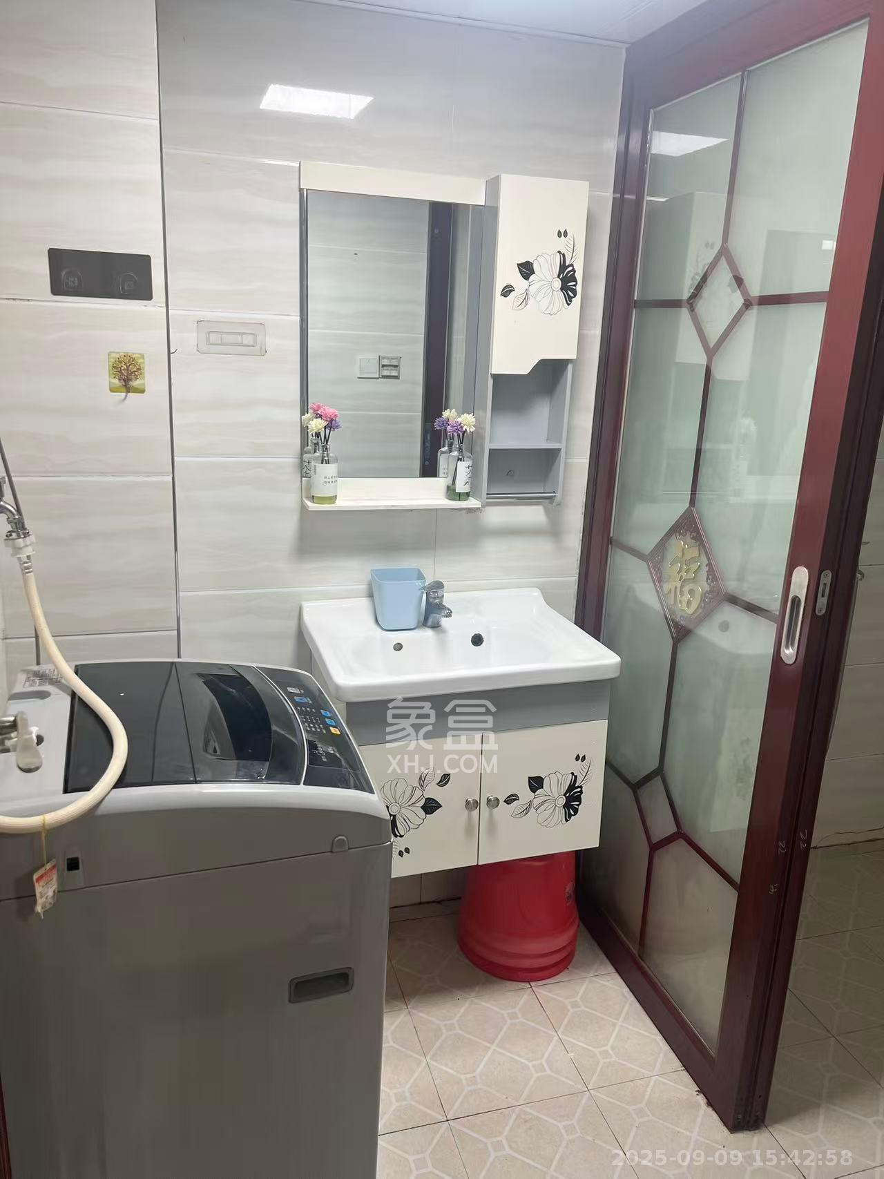 麓枫和苑 1室1厅1卫 1800.0元/月 麓枫和苑 1室1厅1卫 1800.0元/月室内图