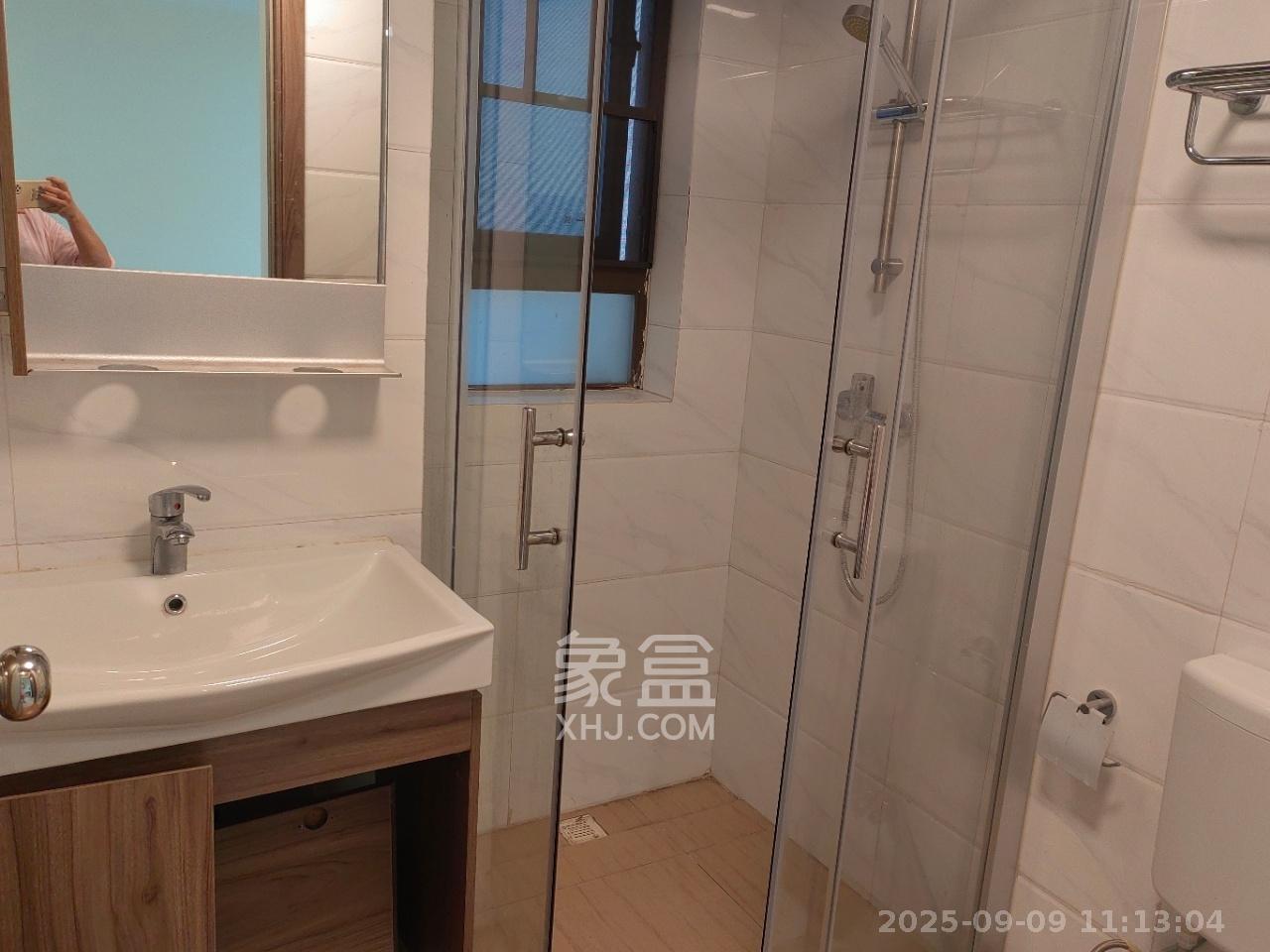 碧桂园公园壹号(凯怡茗苑)  3室2厅2卫    1800.0元/月 碧桂园公园壹号(凯怡茗苑)  3室2厅2卫    1800.0元/月室内图