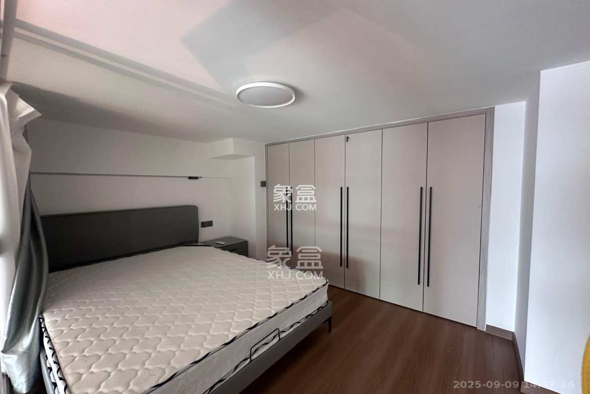 藏珑湖上公馆  1室1厅1卫    2500.0元/月 藏珑湖上公馆  1室1厅1卫    2500.0元/月室内图