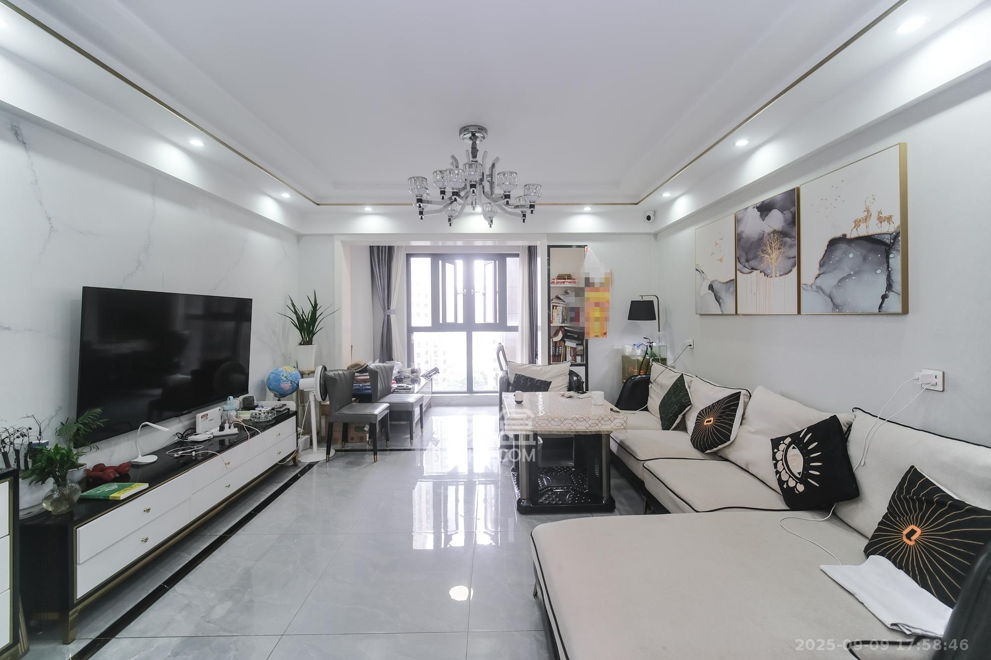 荣盛花语城 1室1厅1卫 105.0万 荣盛花语城 1室1厅1卫 105.0万客厅