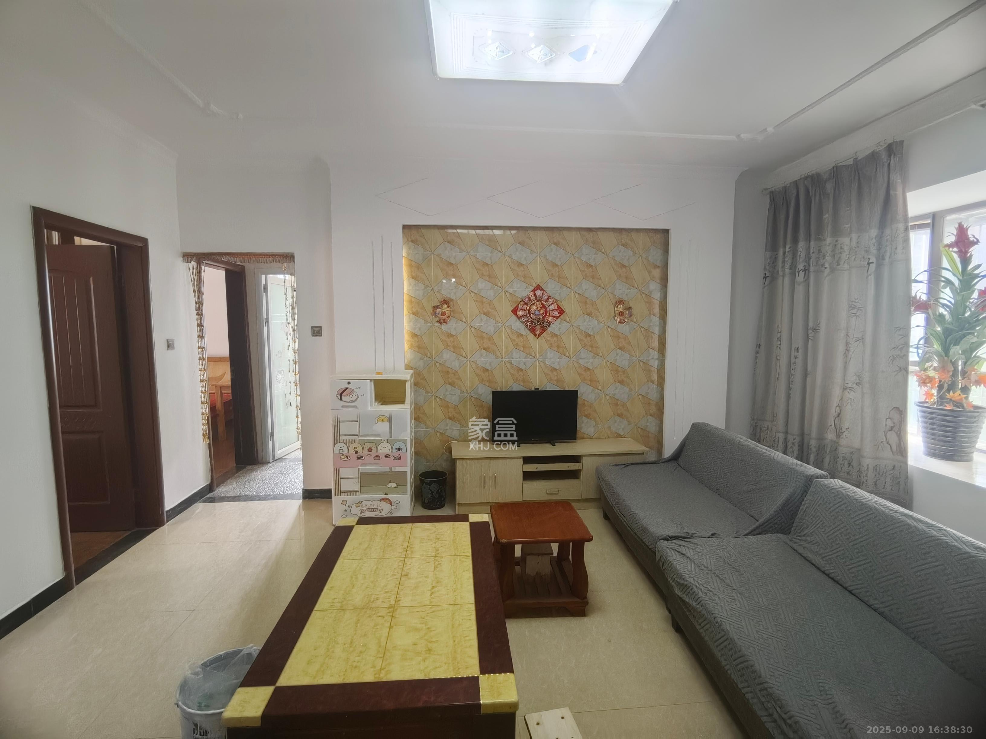 德庆水韵山城 1室2厅1卫 1500.0元/月 德庆水韵山城 1室2厅1卫 1500.0元/月室内图