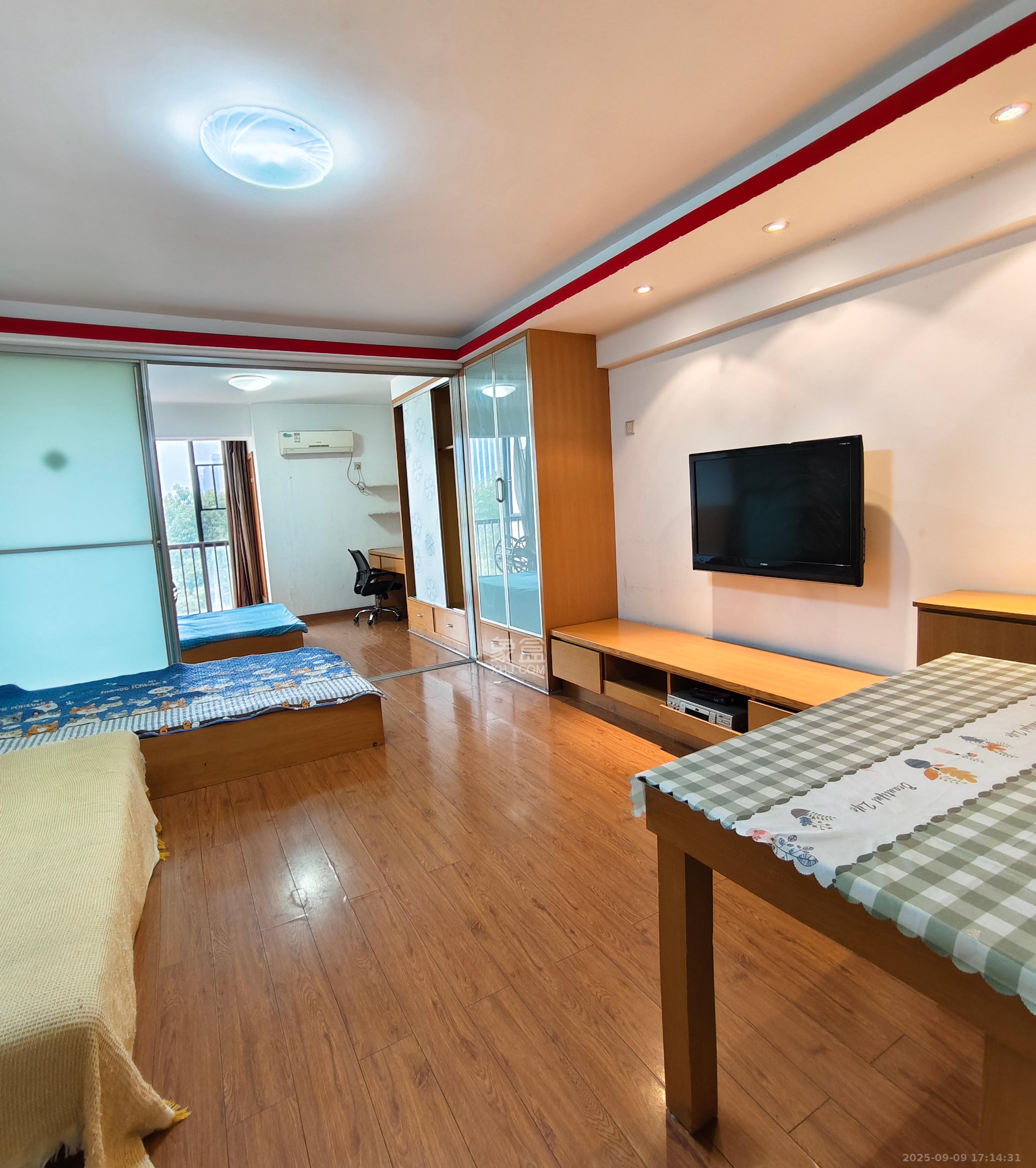 阳光100二期  1室1厅1卫    1600.0元/月室内图