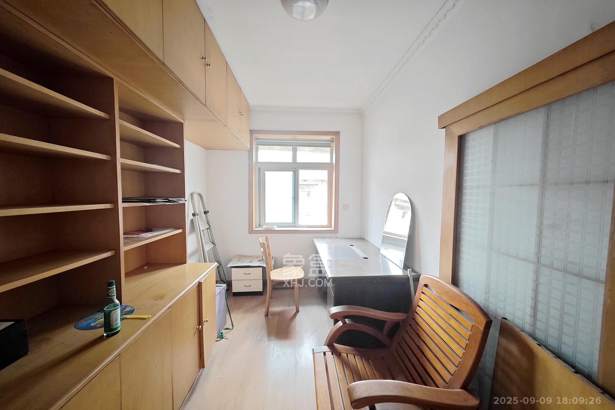 潇湘电影制片厂  3室1厅1卫    41.5万 潇湘电影制片厂  3室1厅1卫    41.5万卧室