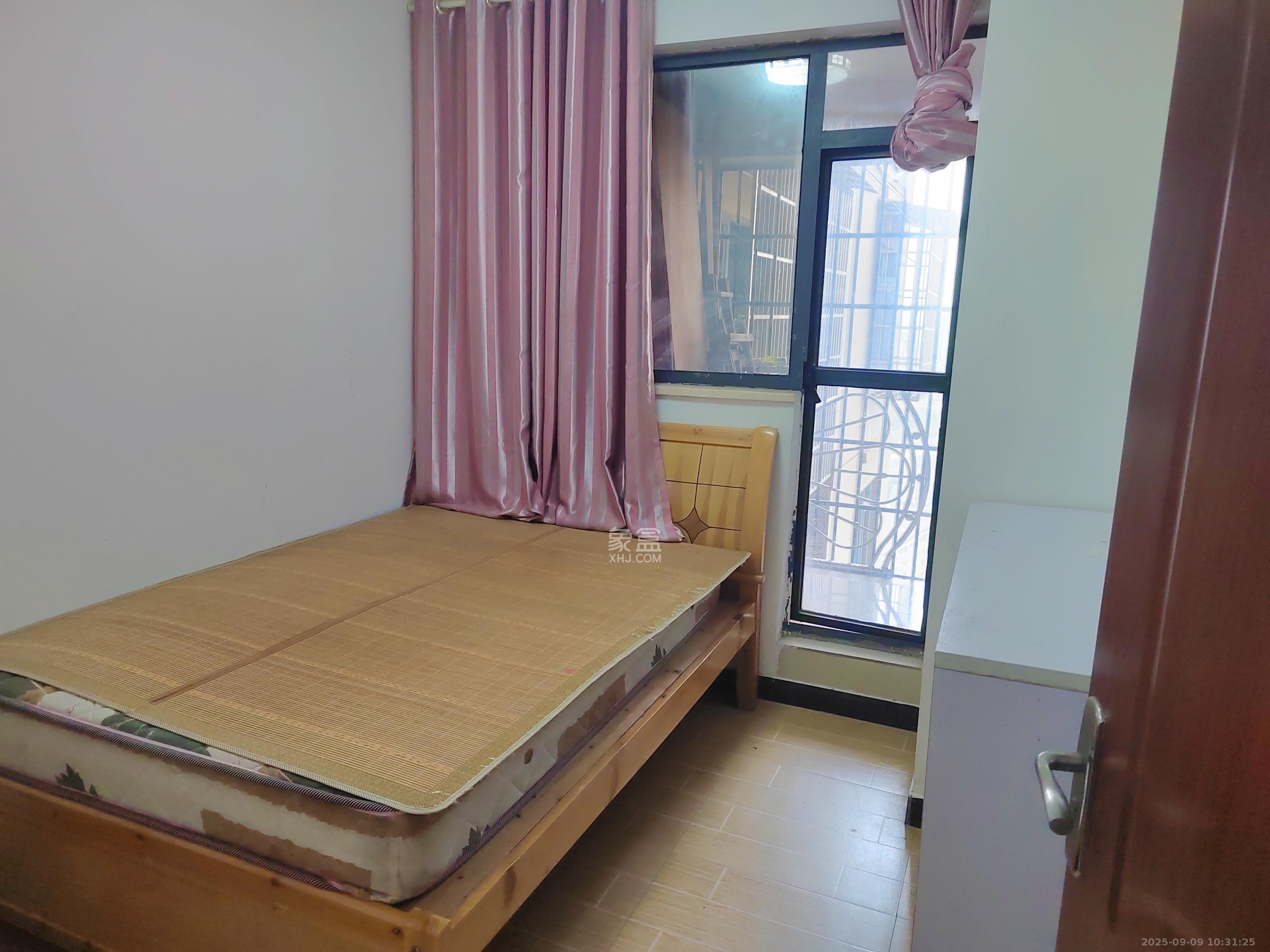 悦湖山  4室2厅2卫    2000.0元/月室内图