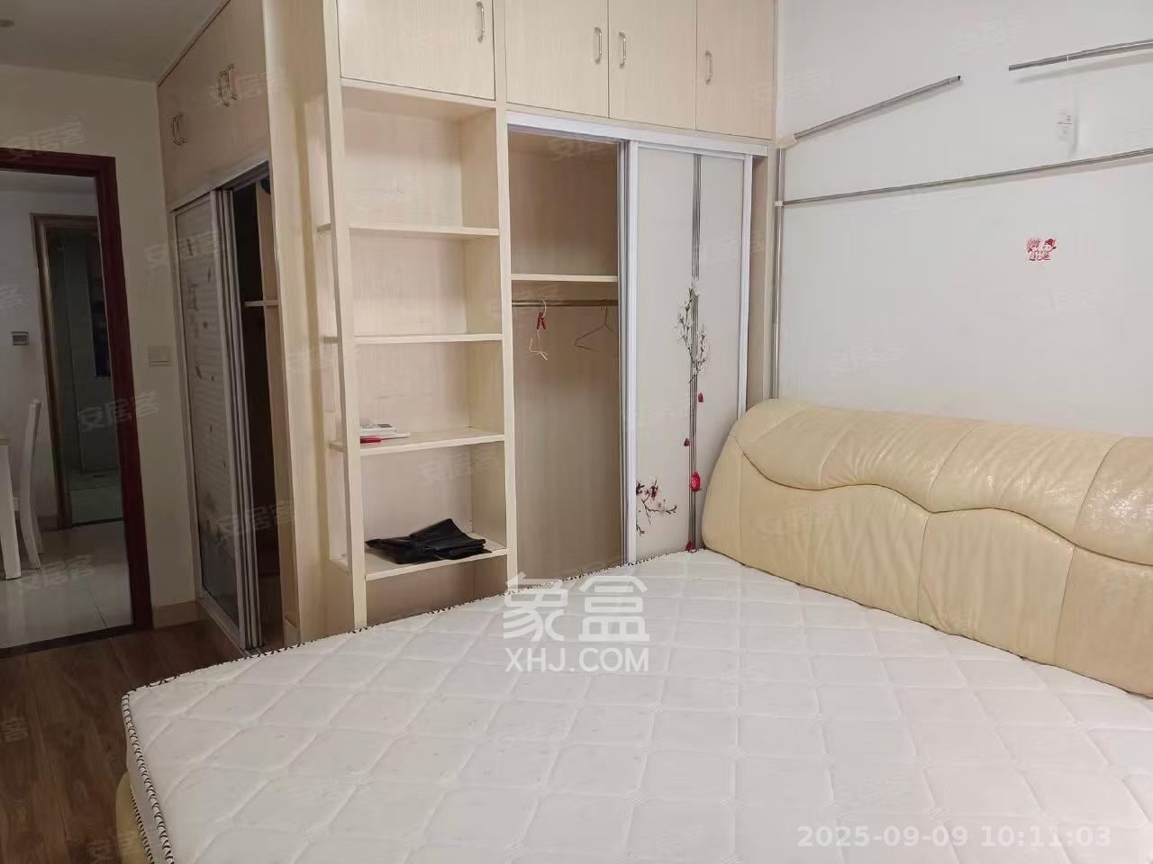 勤诚达新界  3室2厅1卫    2000.0元/月室内图