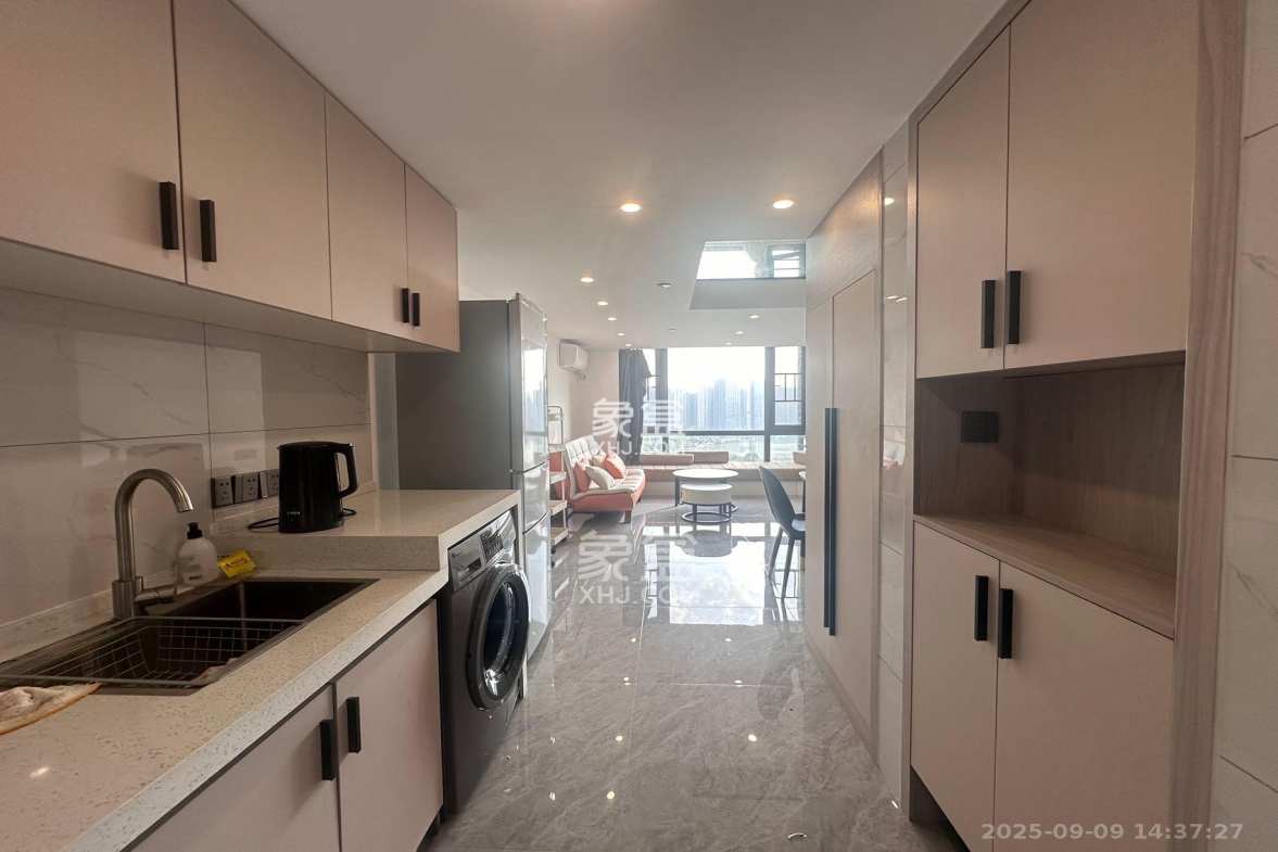 藏珑湖上公馆  1室1厅1卫    2500.0元/月 藏珑湖上公馆  1室1厅1卫    2500.0元/月室内图