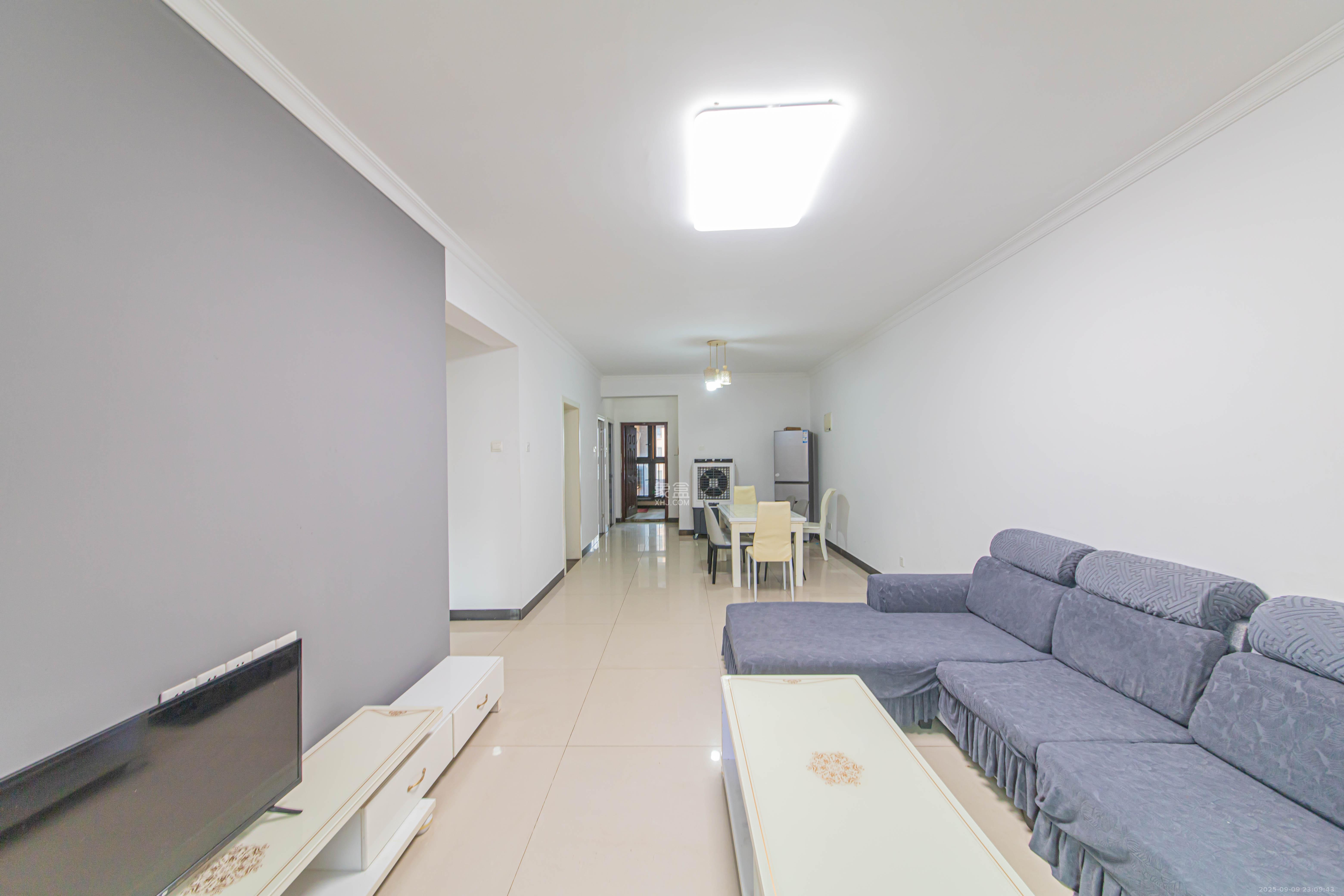 中信凯旋蓝岸（中信新城三期）  3室2厅1卫    2200.0元/月室内图