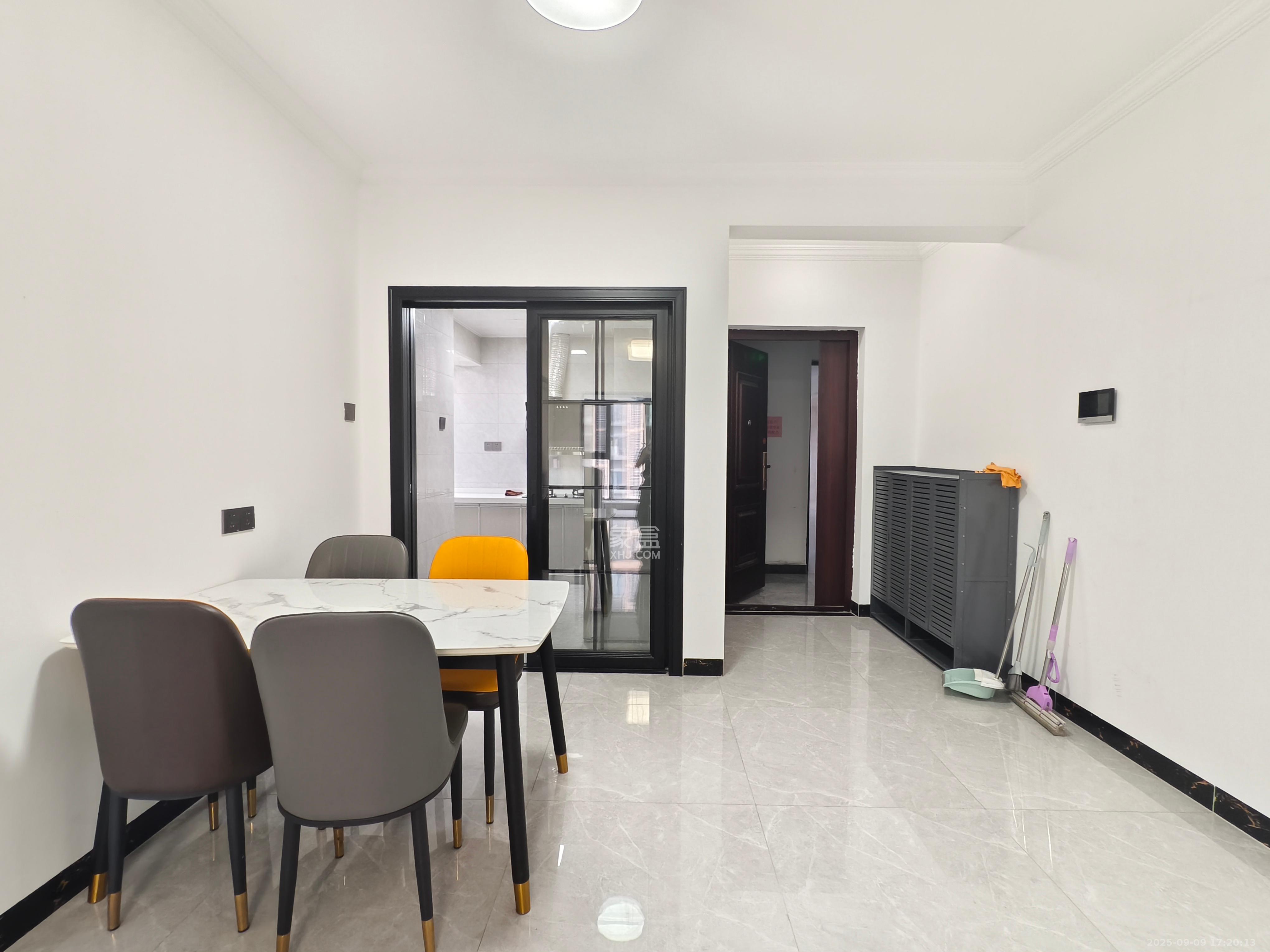 天健城  3室2厅1卫    4000.0元/月 天健城  3室2厅1卫    4000.0元/月室内图1