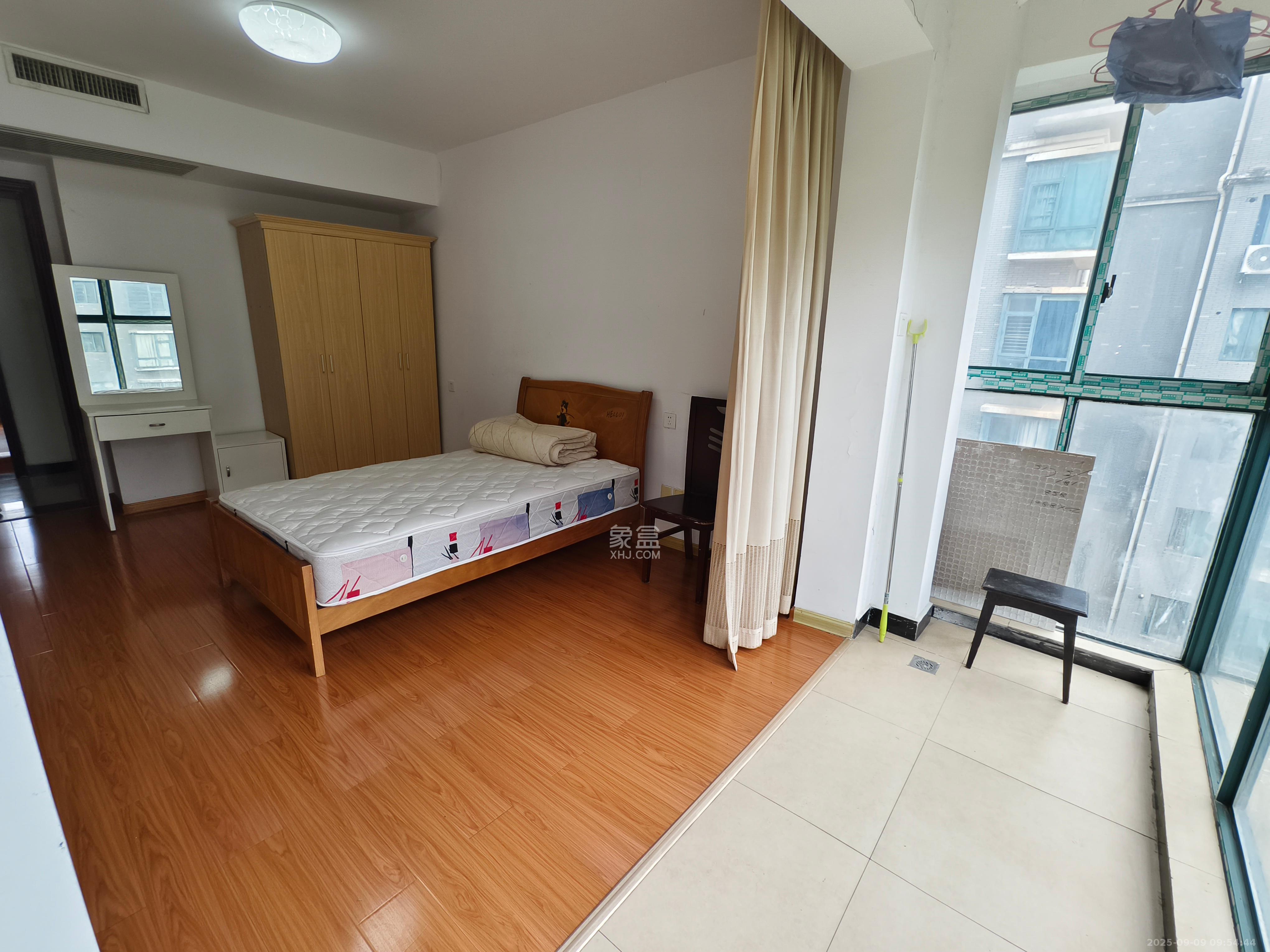 富景园  2室2厅1卫    2200.0元/月室内图