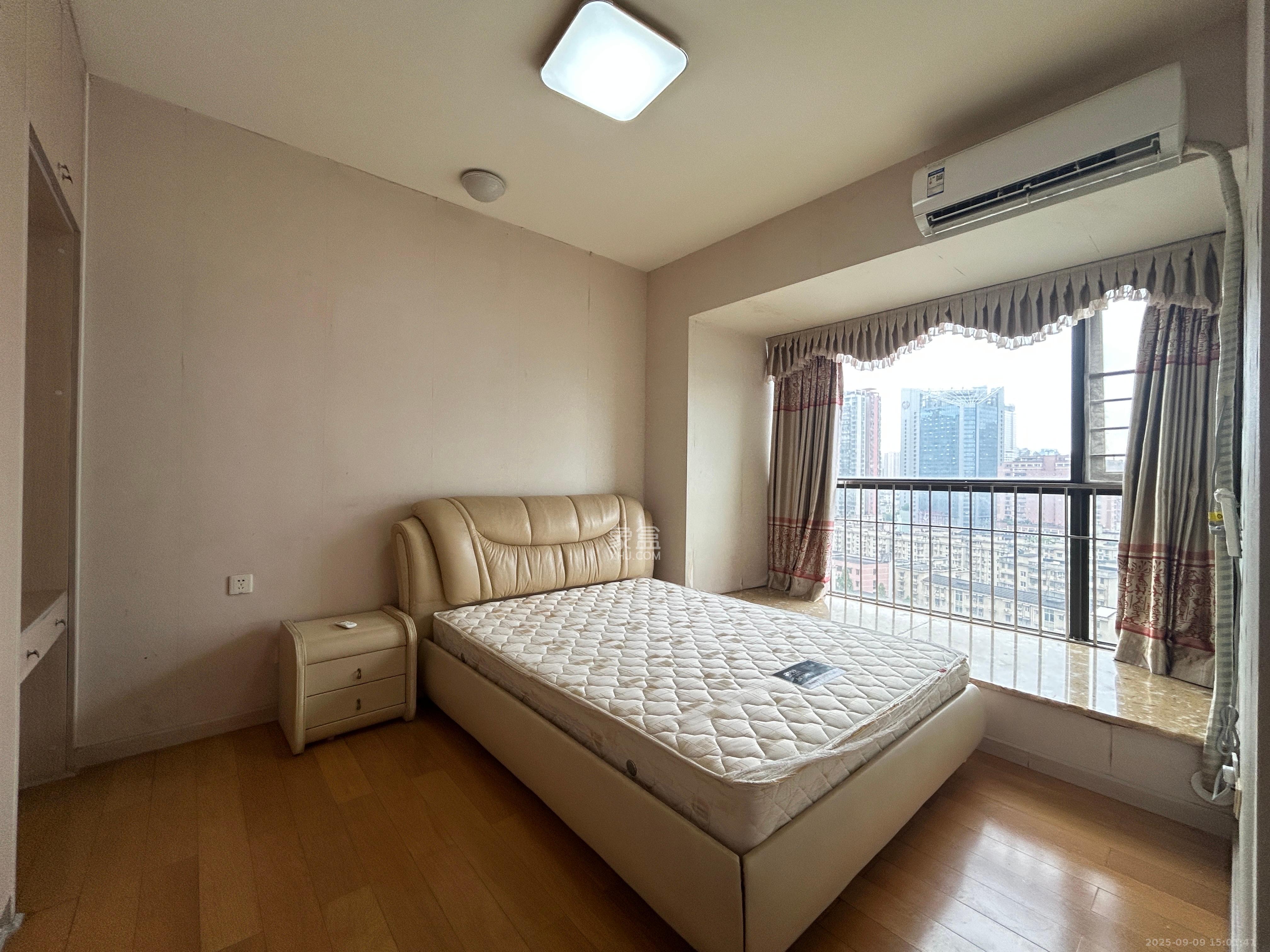 盛世美居荷园  3室2厅2卫    3500.0元/月 盛世美居荷园  3室2厅2卫    3500.0元/月室内图