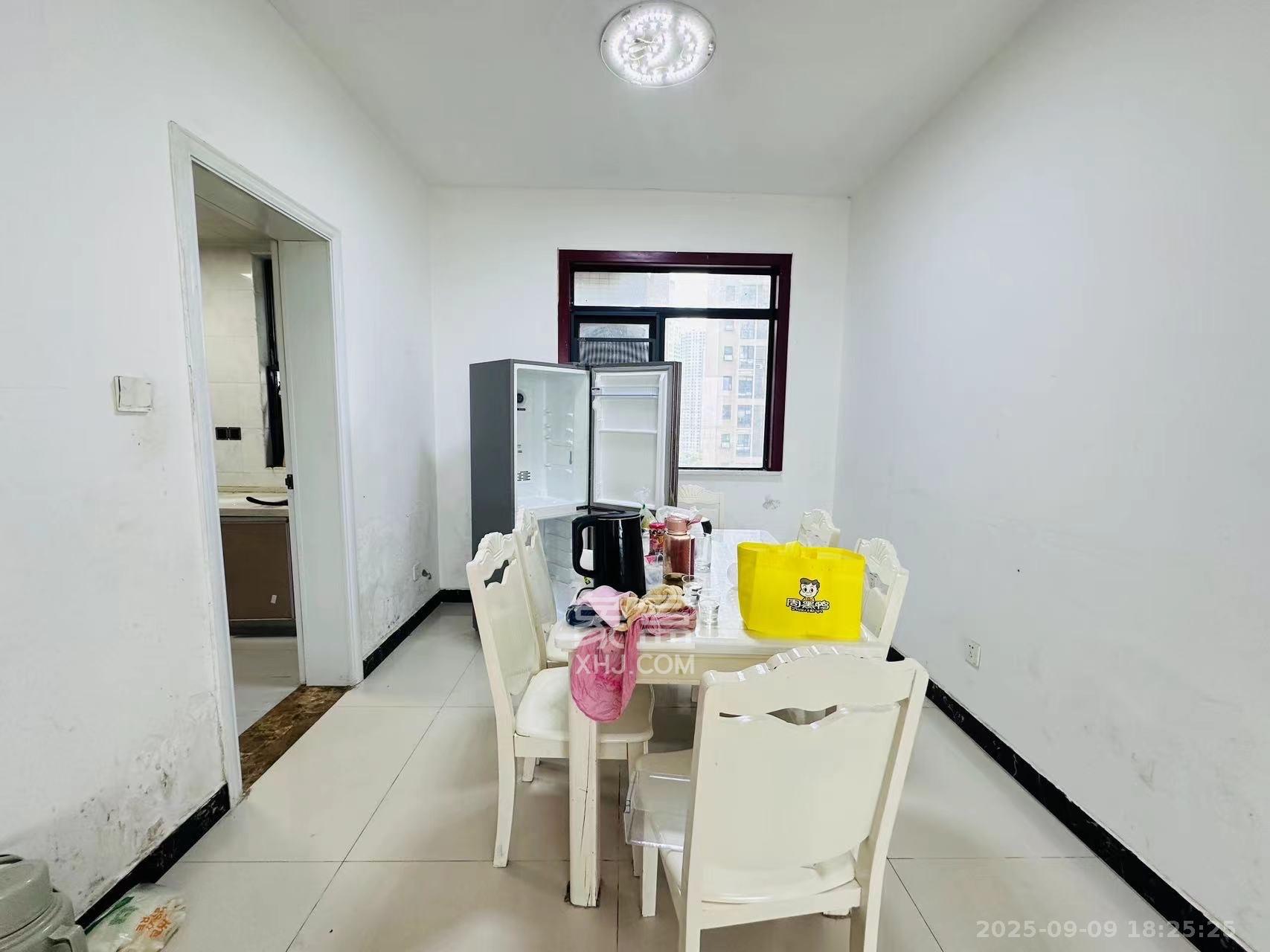 慢步江湾  3室2厅2卫    2500.0元/月 慢步江湾  3室2厅2卫    2500.0元/月室内图