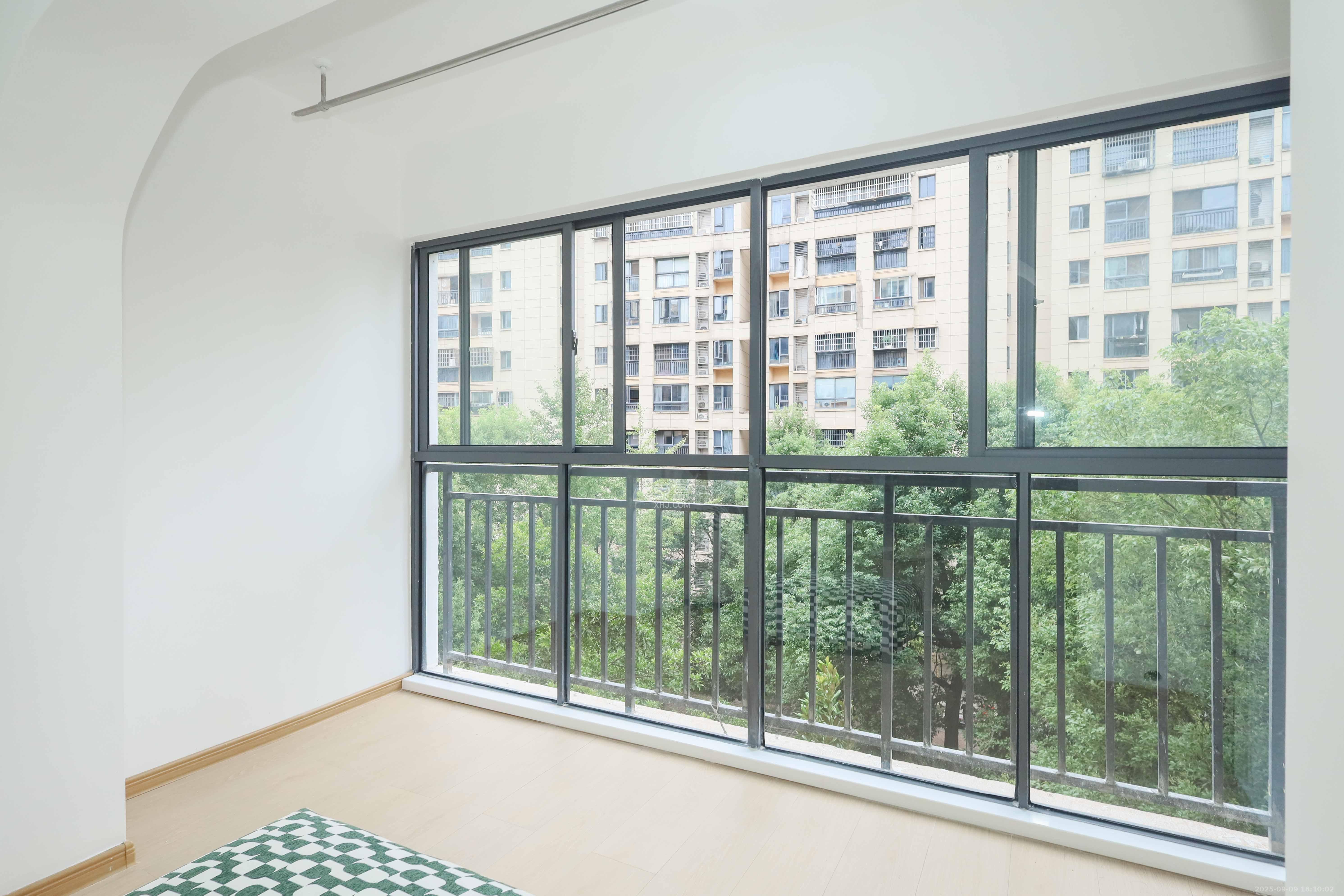 保利麓谷林语A区  3室1厅1卫    73.0万阳台