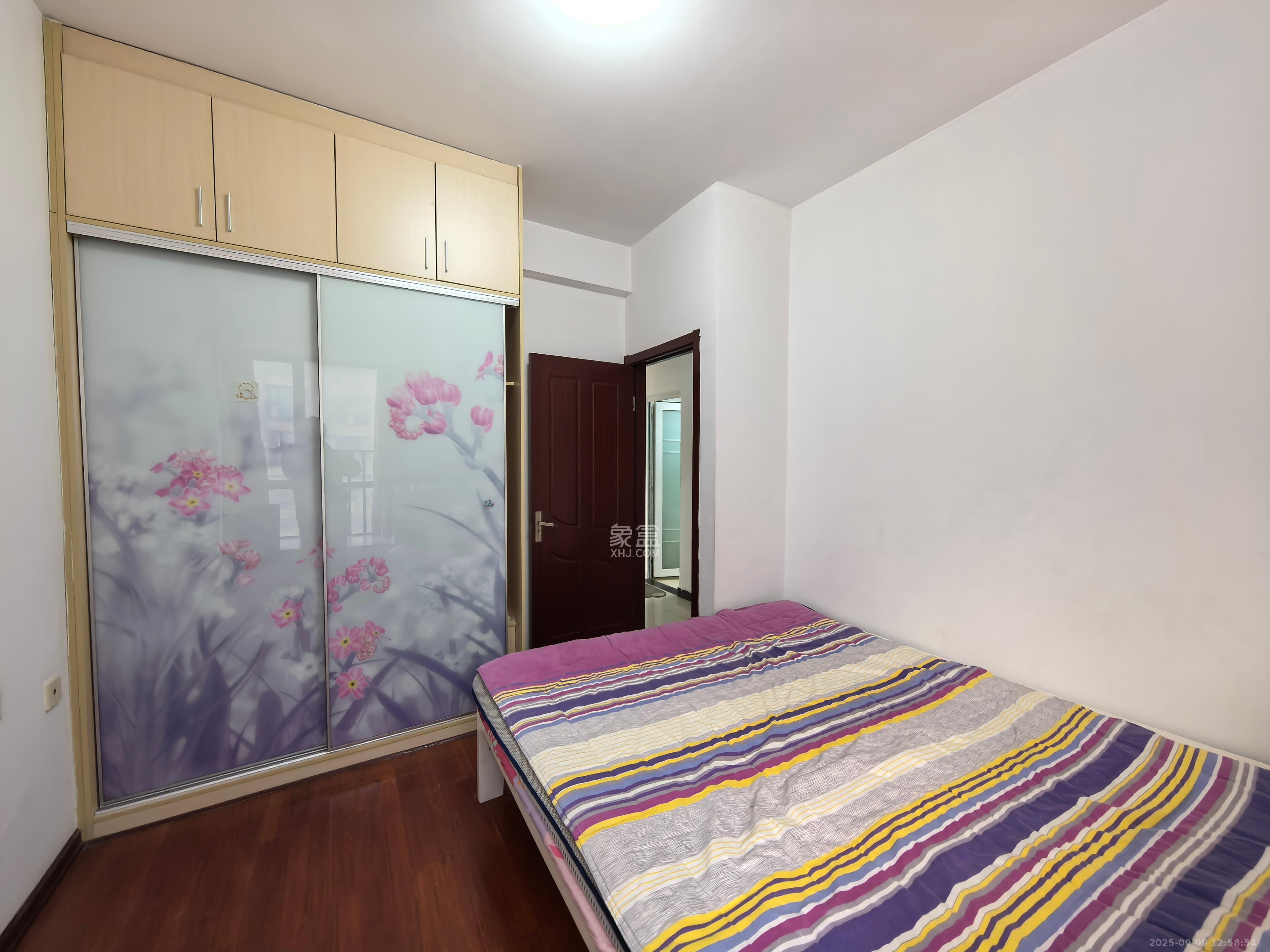 中城丽景香山园  2室2厅1卫    2200.0元/月室内图