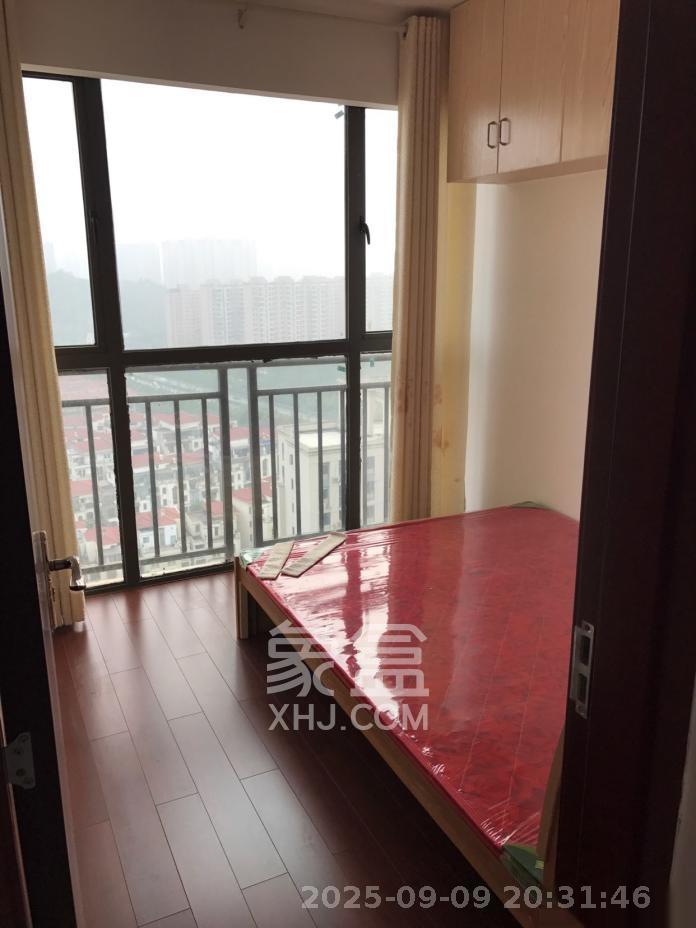 卓越蔚蓝海岸三期  3室2厅1卫    2300.0元/月室内图