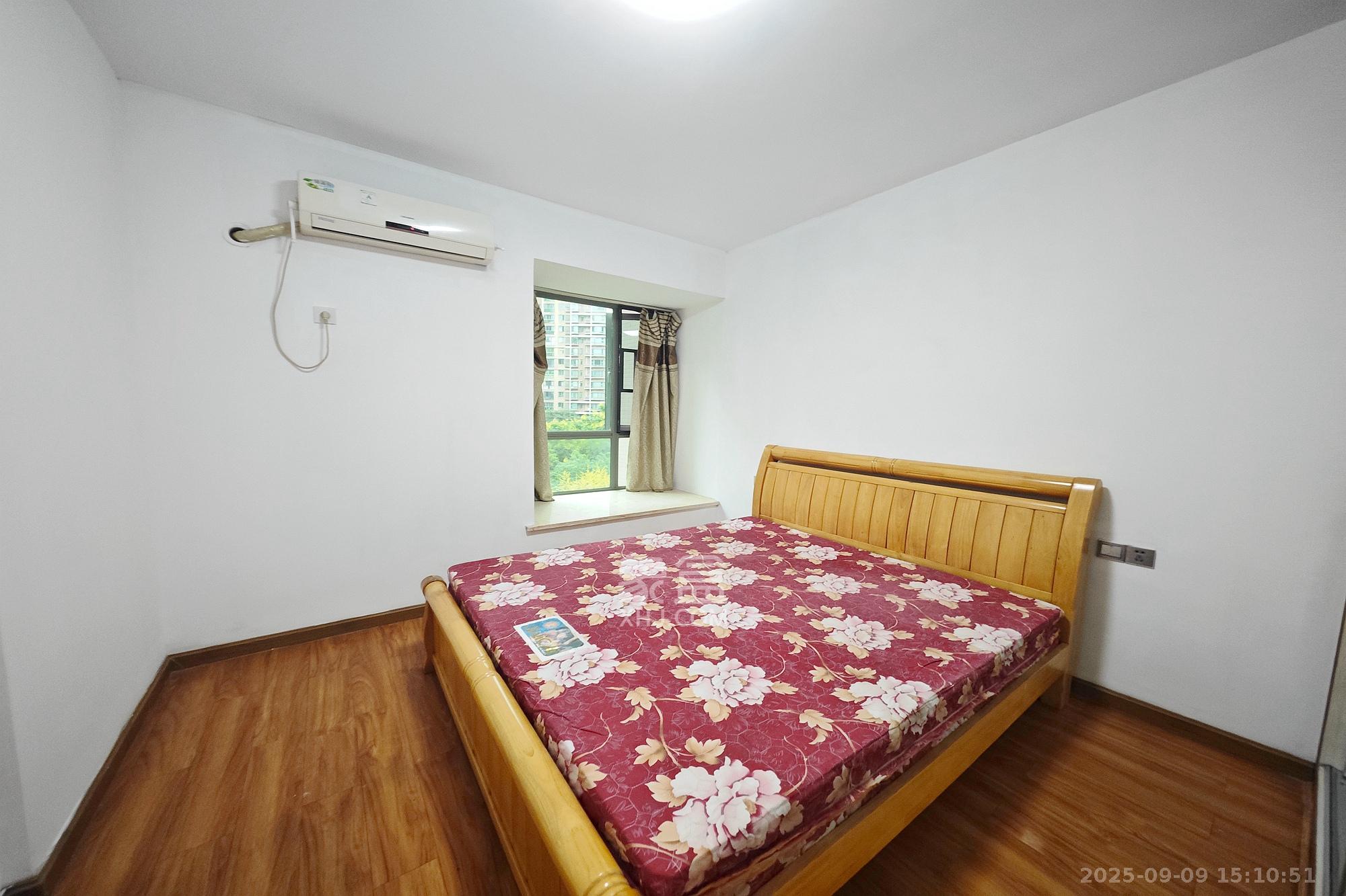 新城新世界一二三期 3室2厅1卫 87.0万 新城新世界一二三期 3室2厅1卫 87.0万卧室