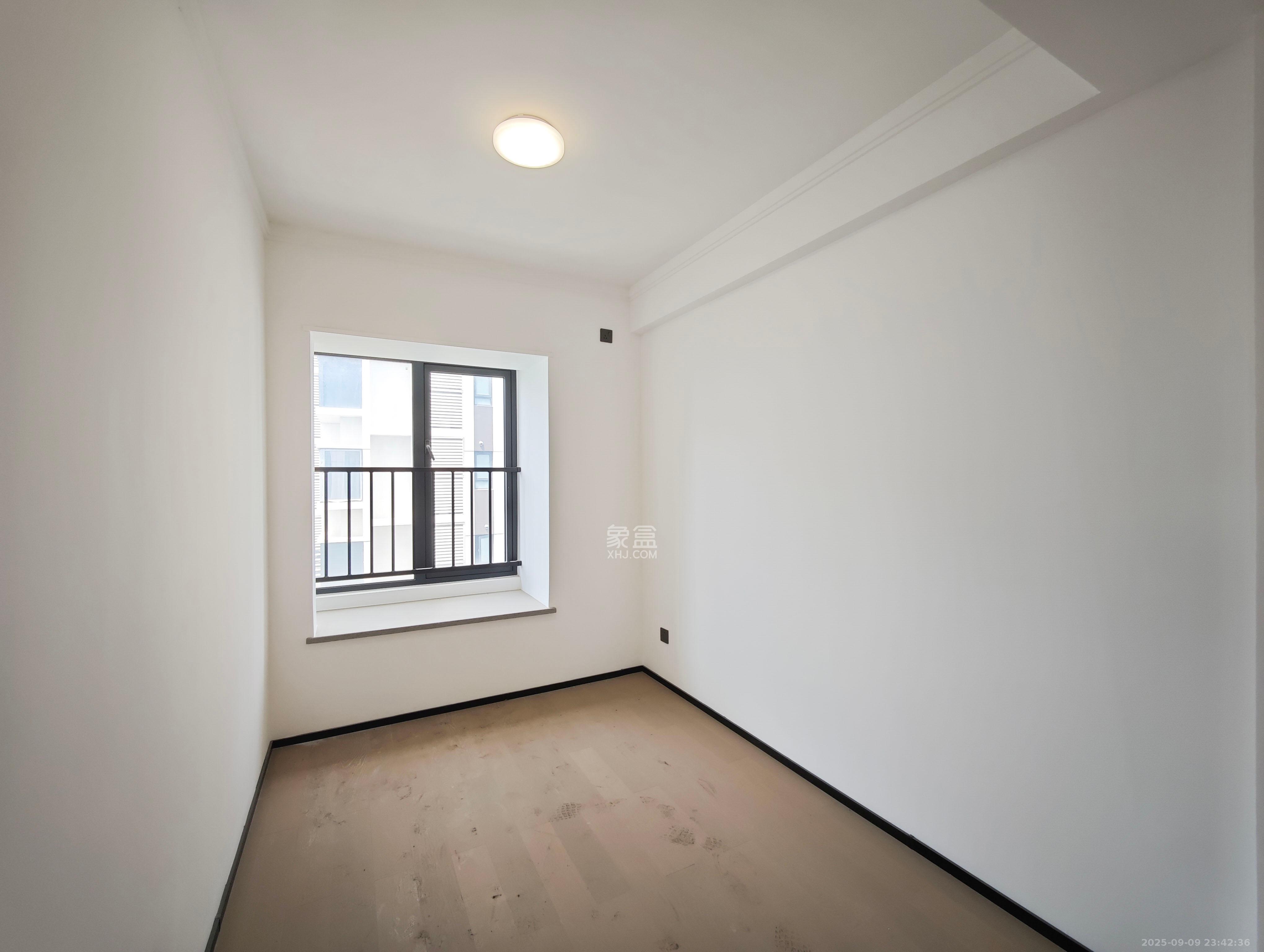 万科魅力之城  4室2厅2卫    139.8万卧室