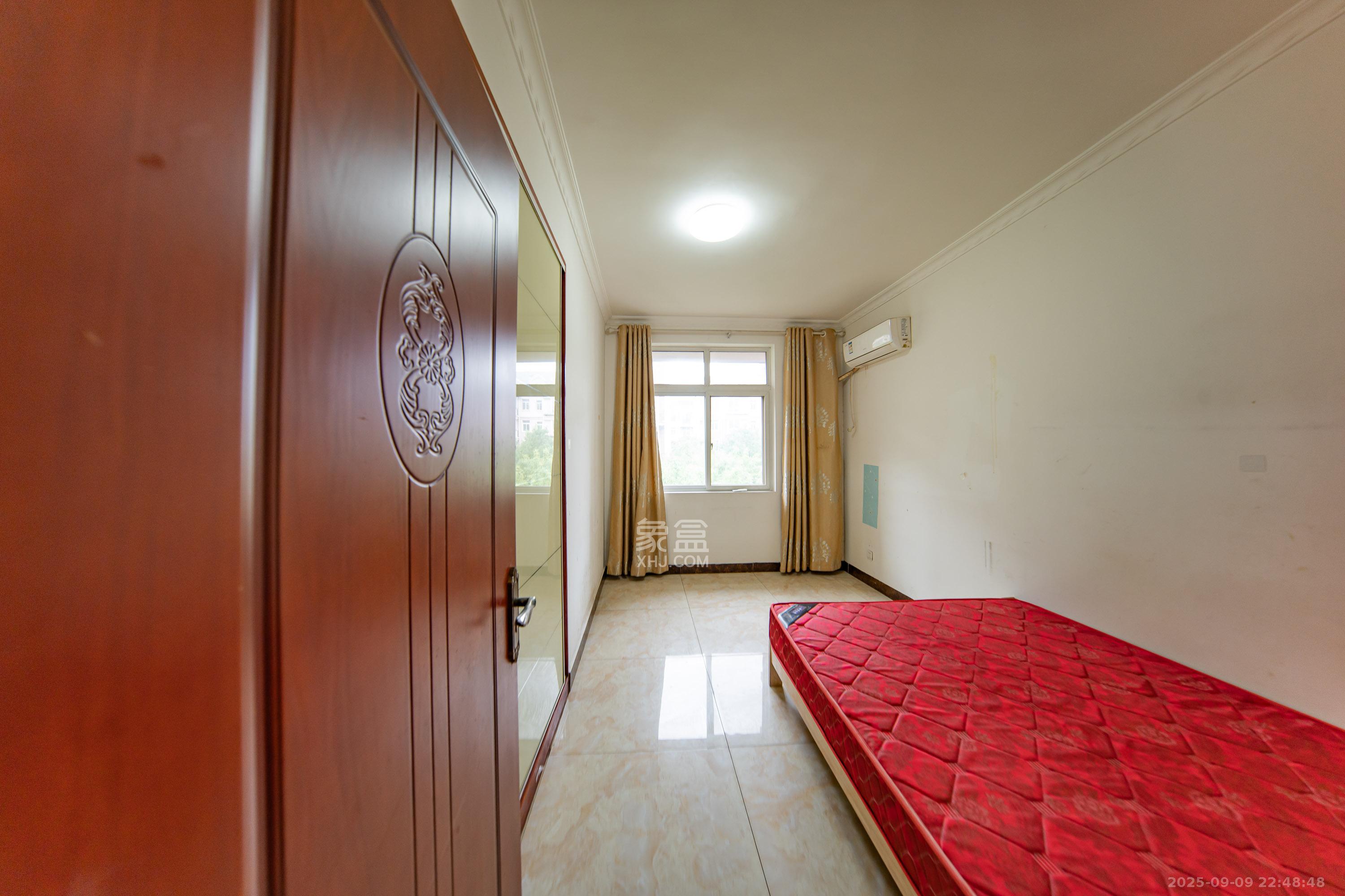 枫华府第 3室2厅2卫 65.0万 枫华府第 3室2厅2卫 65.0万卧室