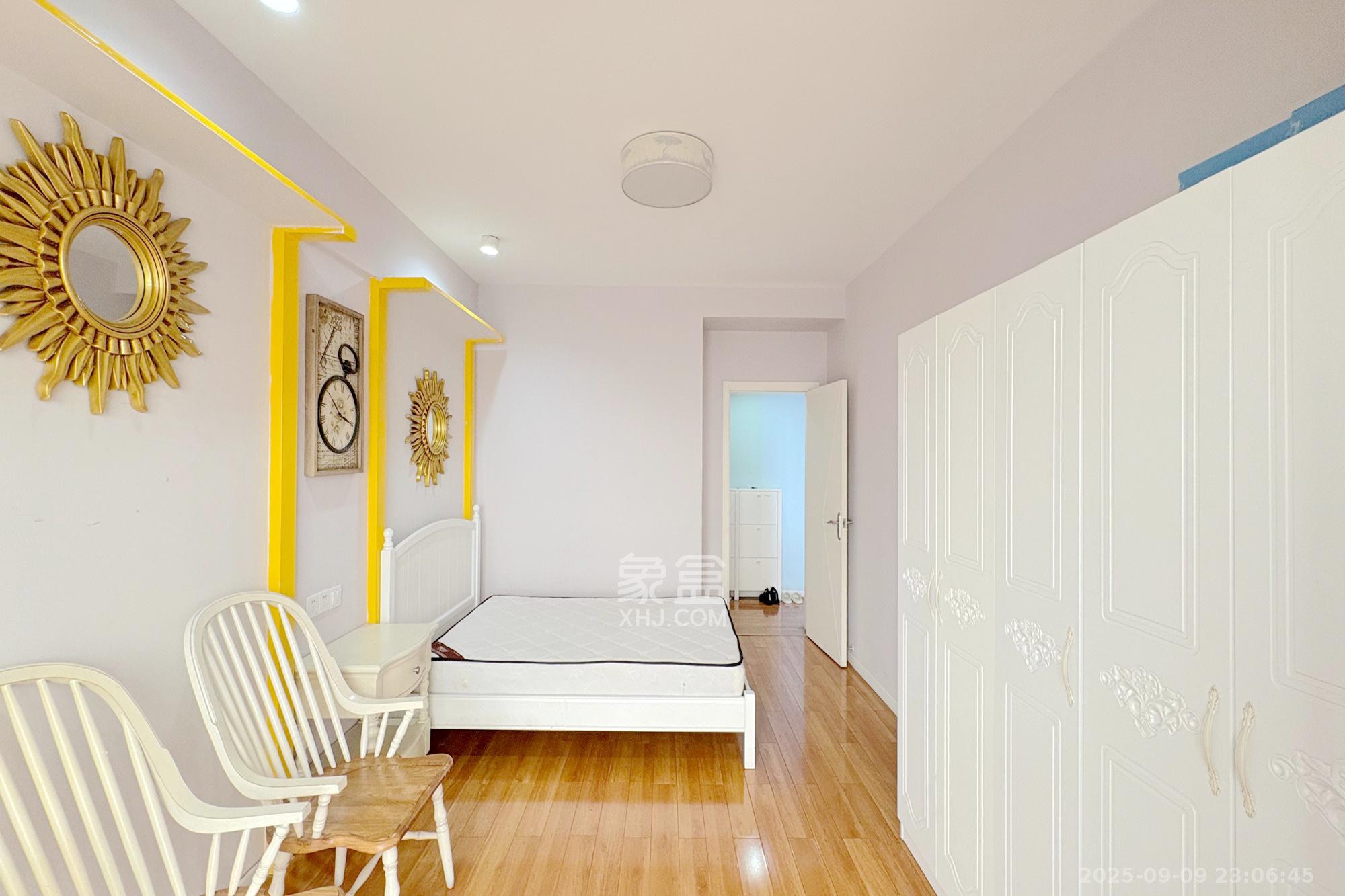 君临国际  3室2厅1卫    158.0万 君临国际  3室2厅1卫    158.0万卧室