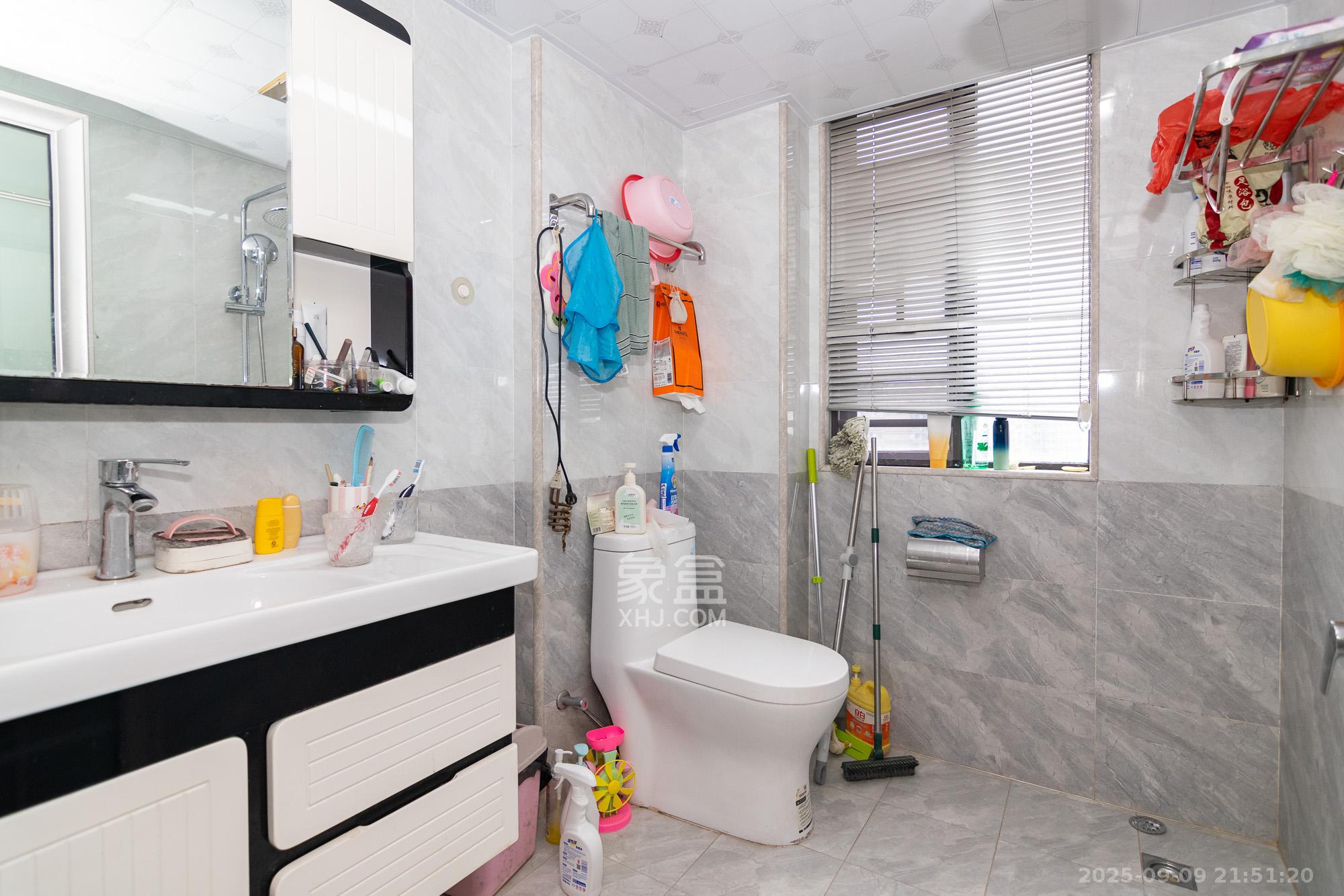 润和紫郡一期  4室2厅2卫    95.0万卫生间