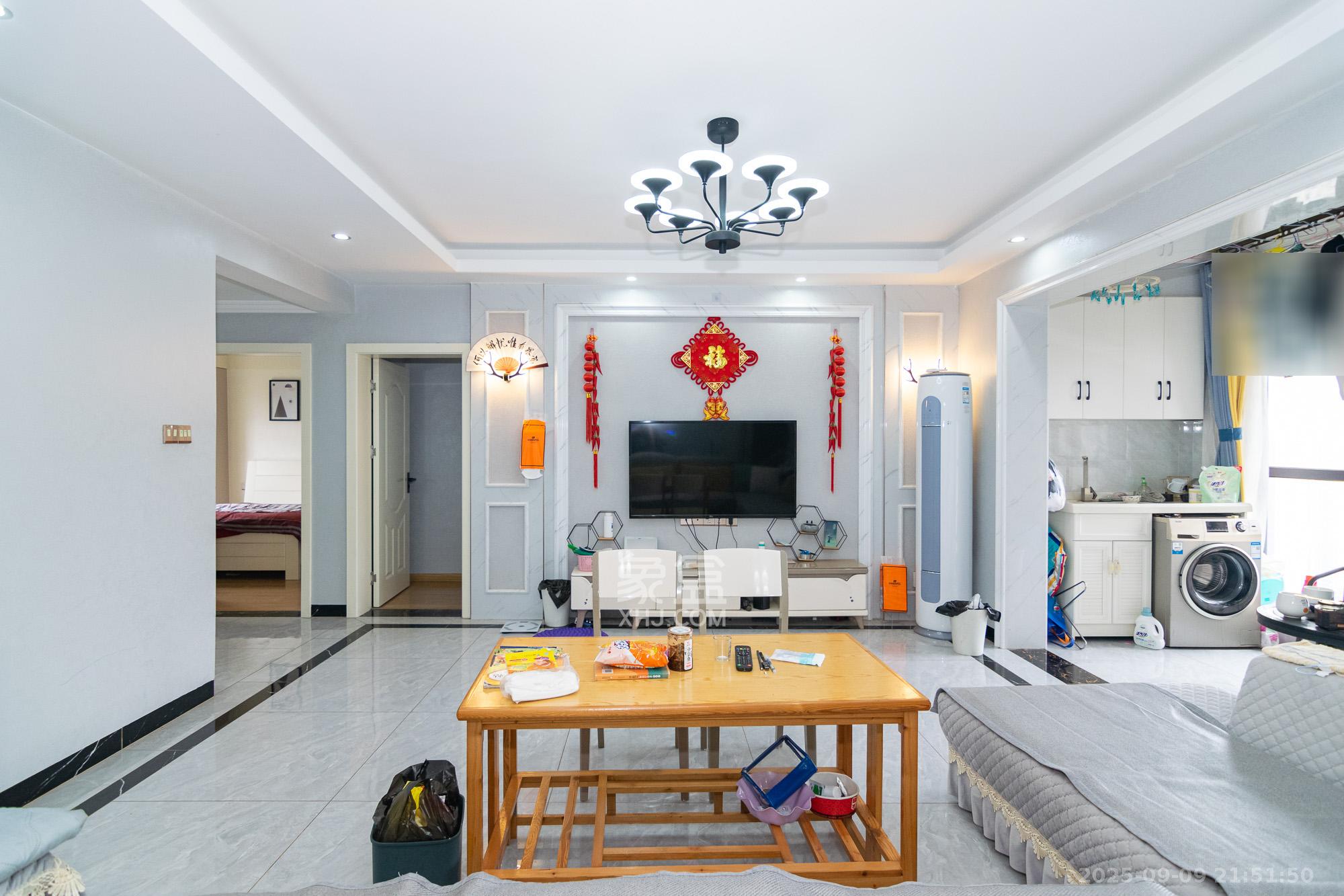 润和紫郡一期  4室2厅2卫    95.0万客厅