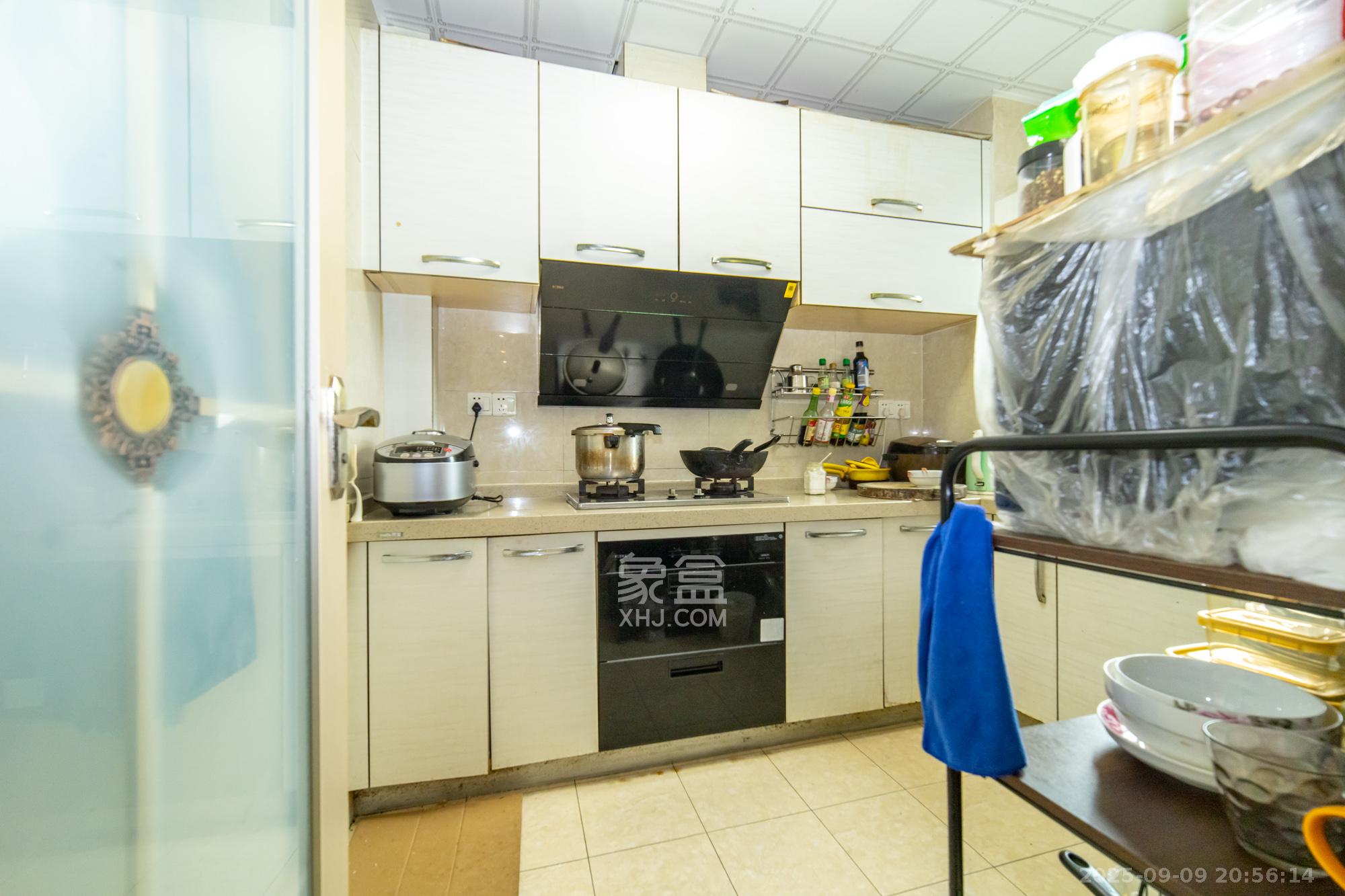 丰源国际  3室2厅2卫    82.0万厨房