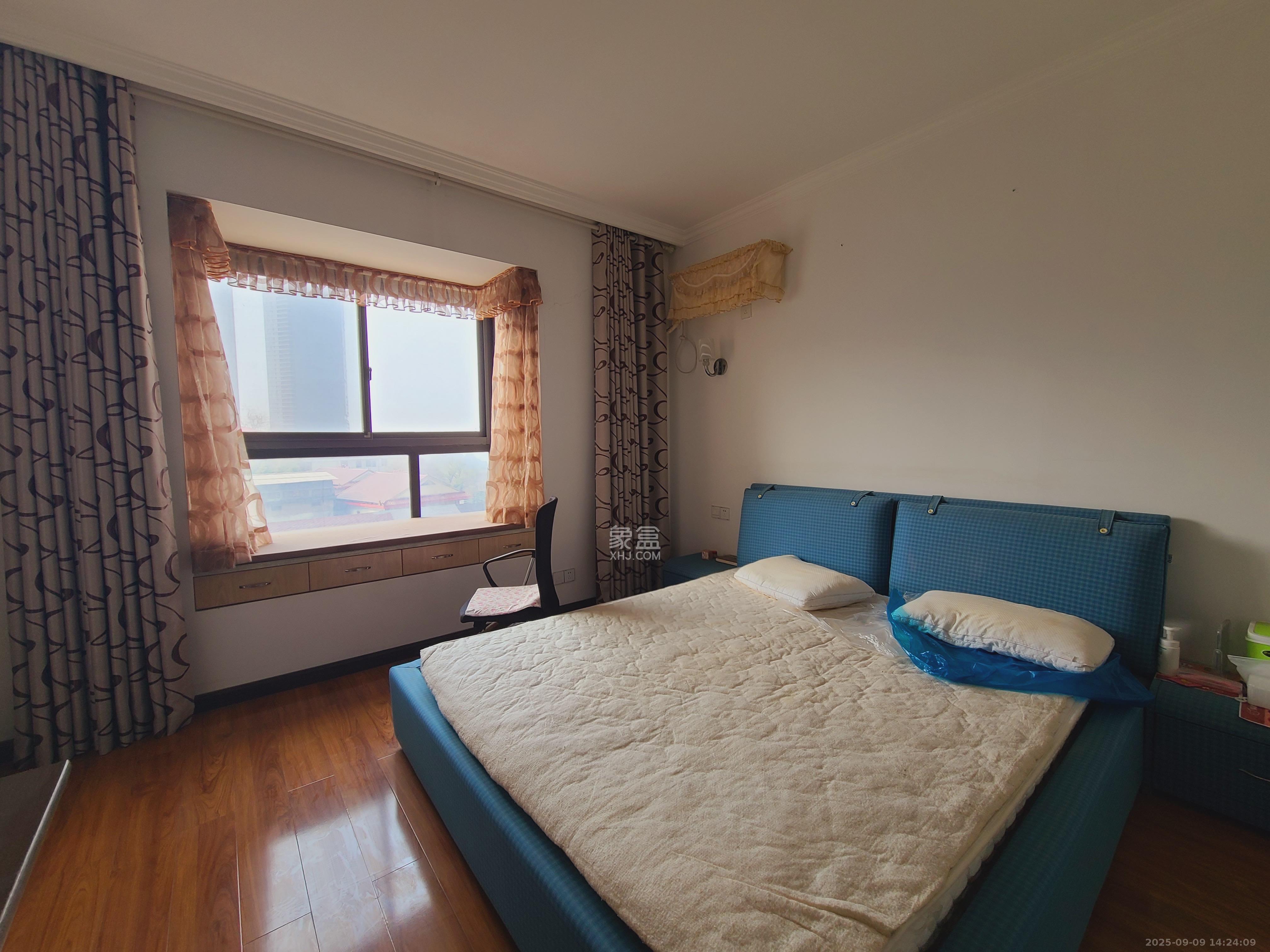 星城书香苑(星城书院)  3室2厅2卫    3500.0元/月 星城书香苑(星城书院)  3室2厅2卫    3500.0元/月室内图