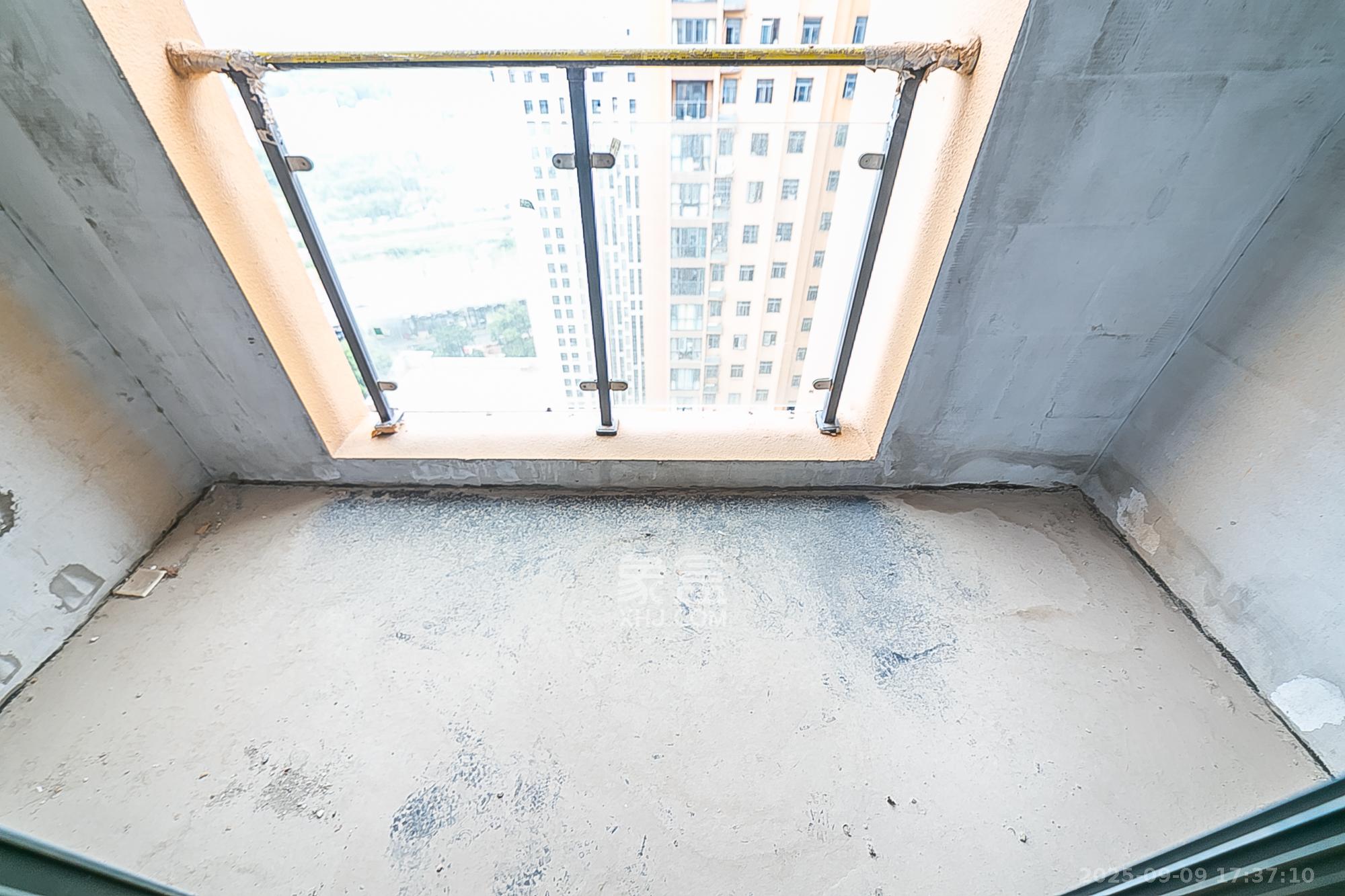 江南华府  3室2厅1卫    69.0万 江南华府  3室2厅1卫    69.0万阳台