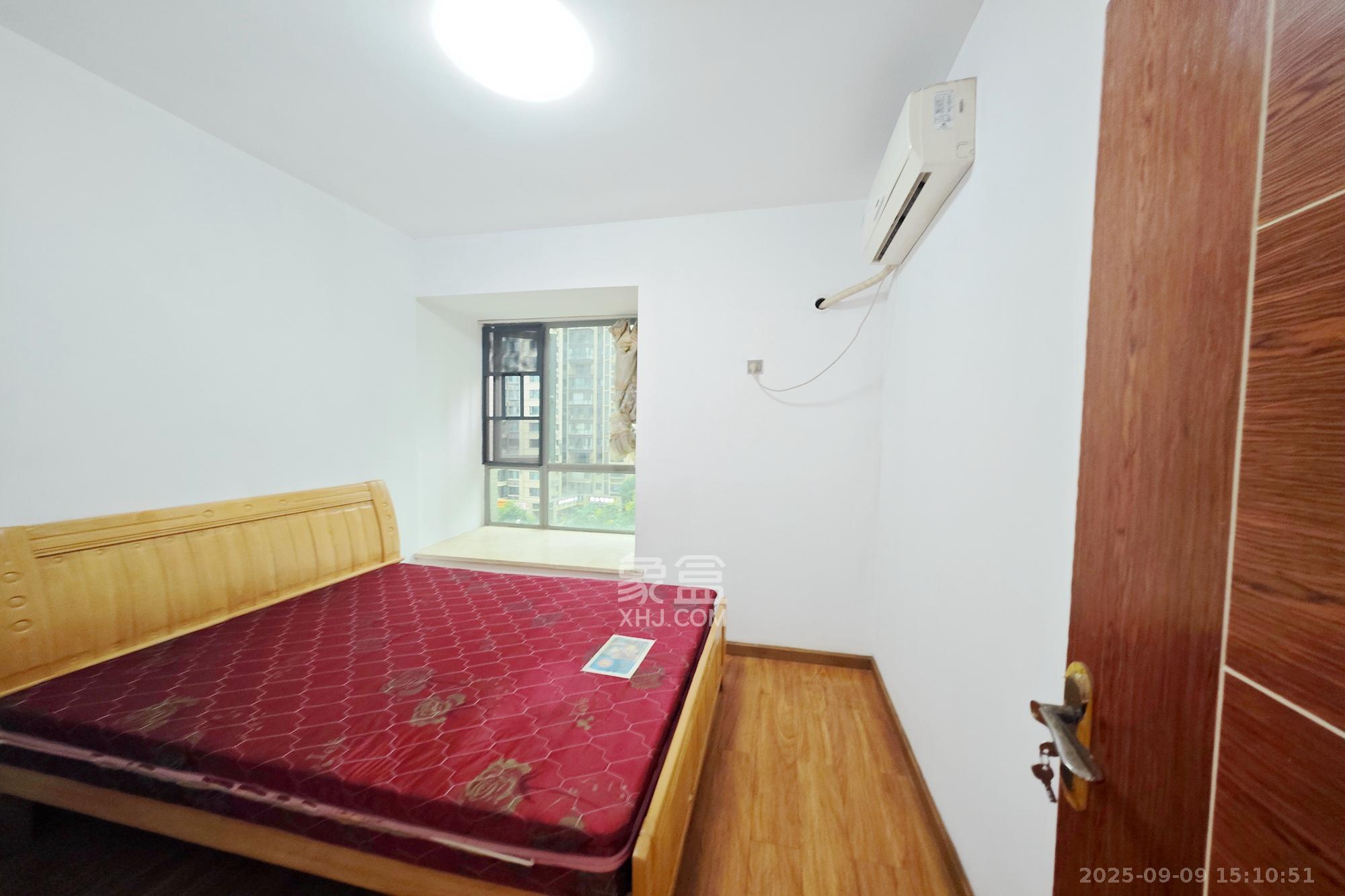 新城新世界一二三期 3室2厅1卫 87.0万 新城新世界一二三期 3室2厅1卫 87.0万卧室