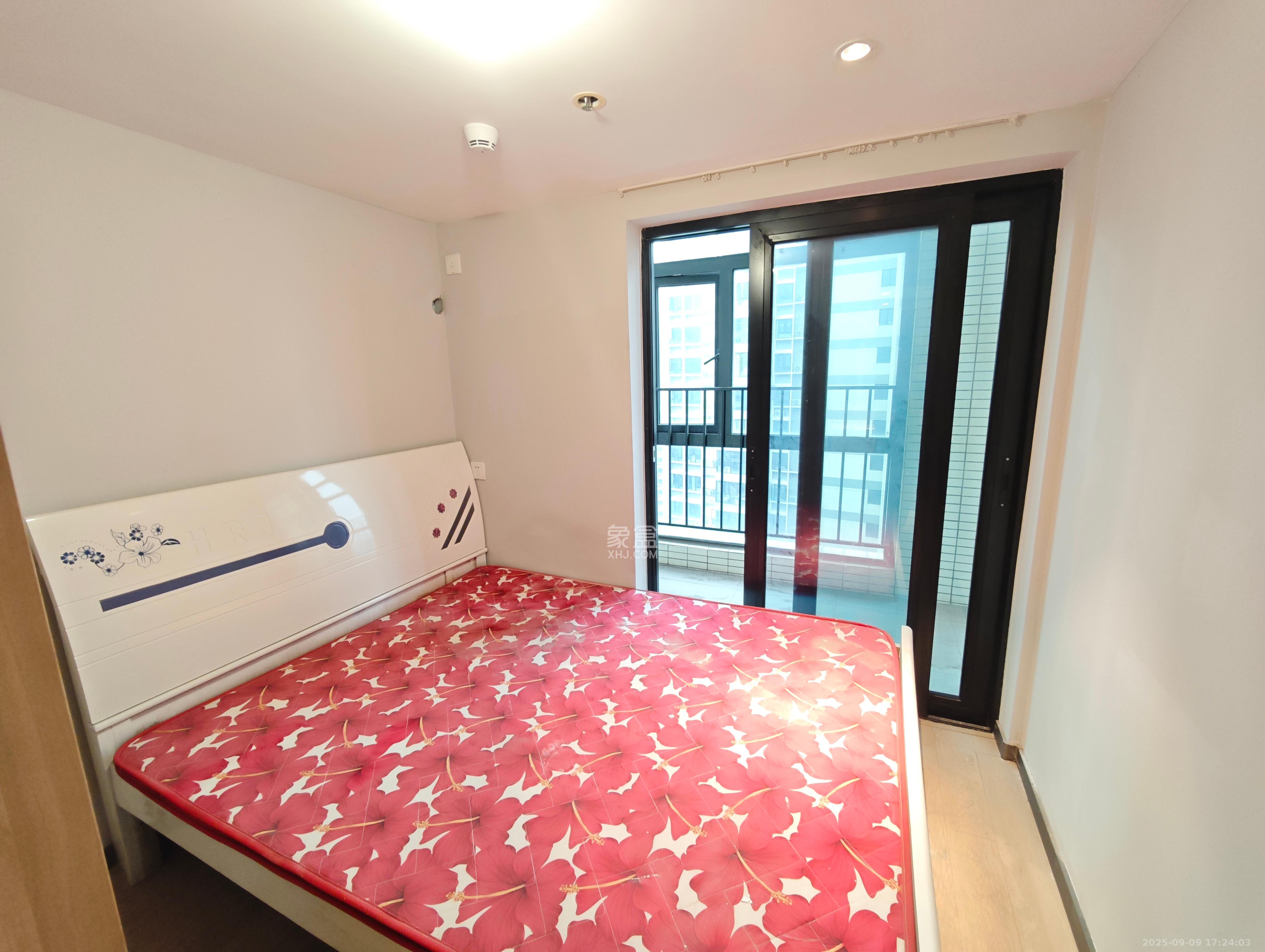 时代年华  3室2厅2卫    1600.0元/月室内图