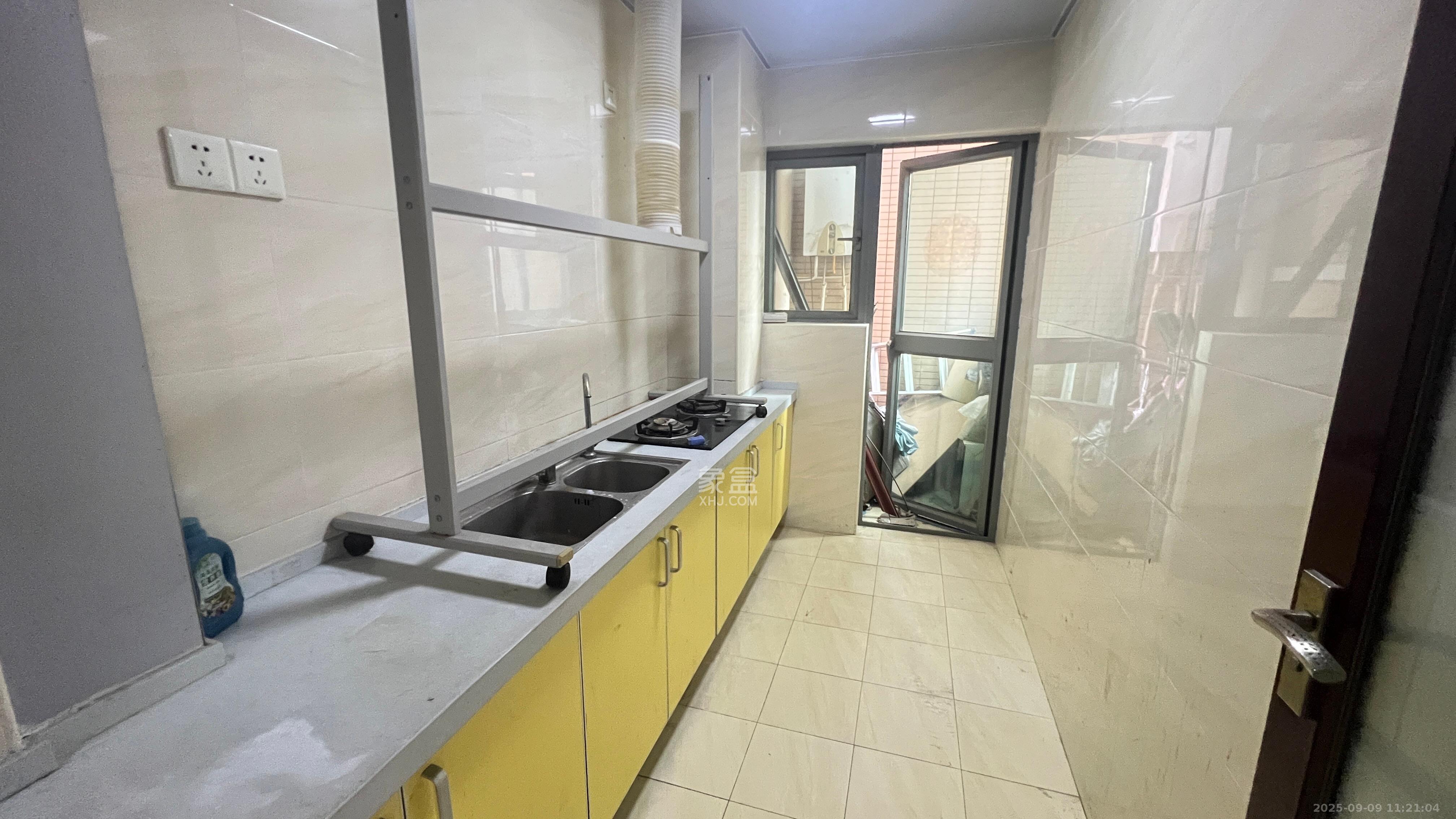 新城新世界一二三期  2室2厅1卫    2300.0元/月室内图