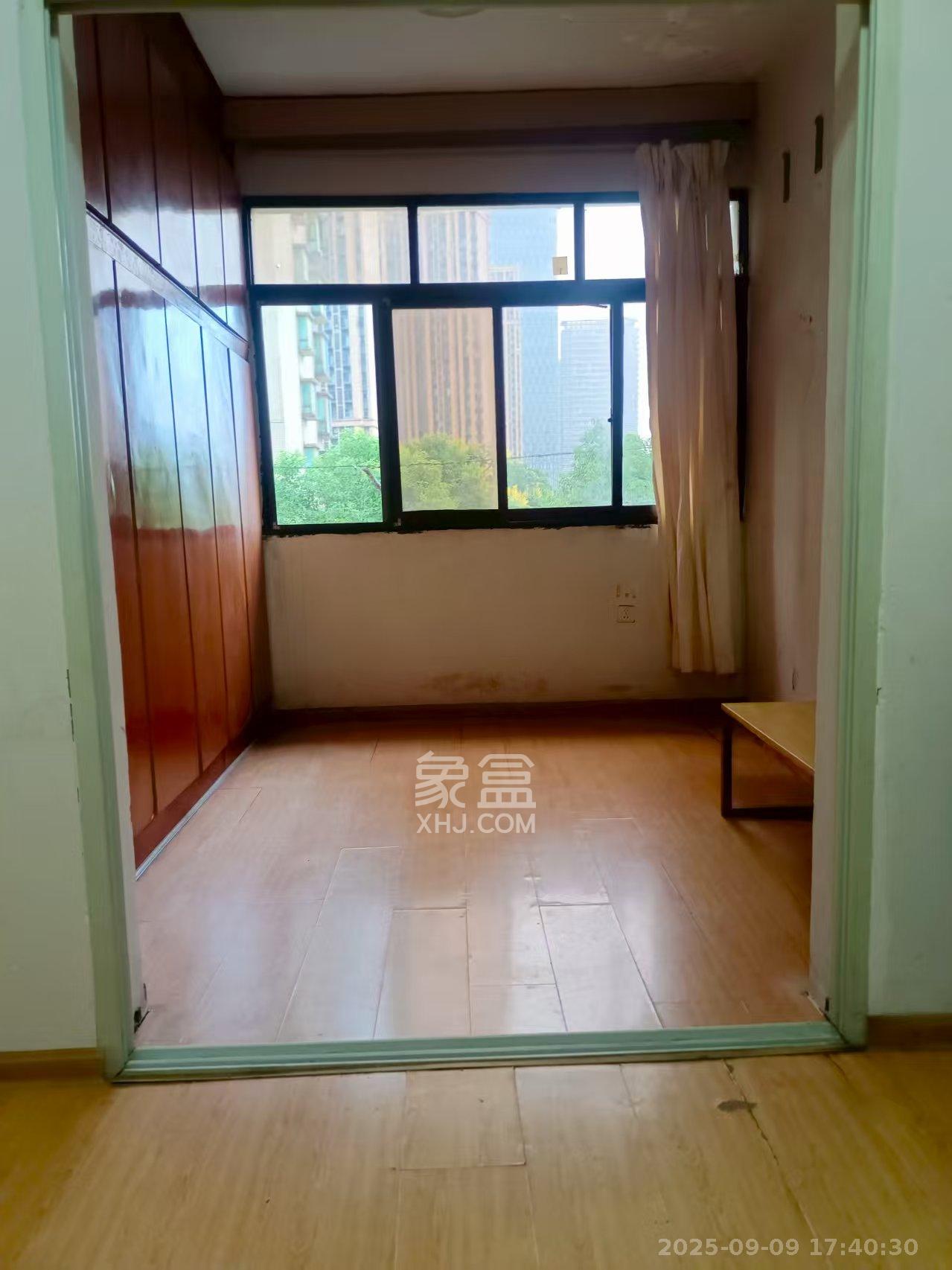 伍家岭电信局  2室1厅1卫    1300.0元/月 伍家岭电信局  2室1厅1卫    1300.0元/月室内图