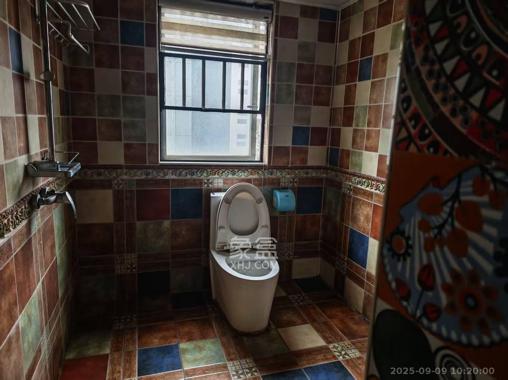 五一大道202(中环壹世界) 1室2厅2卫 8000.0元/月 五一大道202(中环壹世界) 1室2厅2卫 8000.0元/月室内图