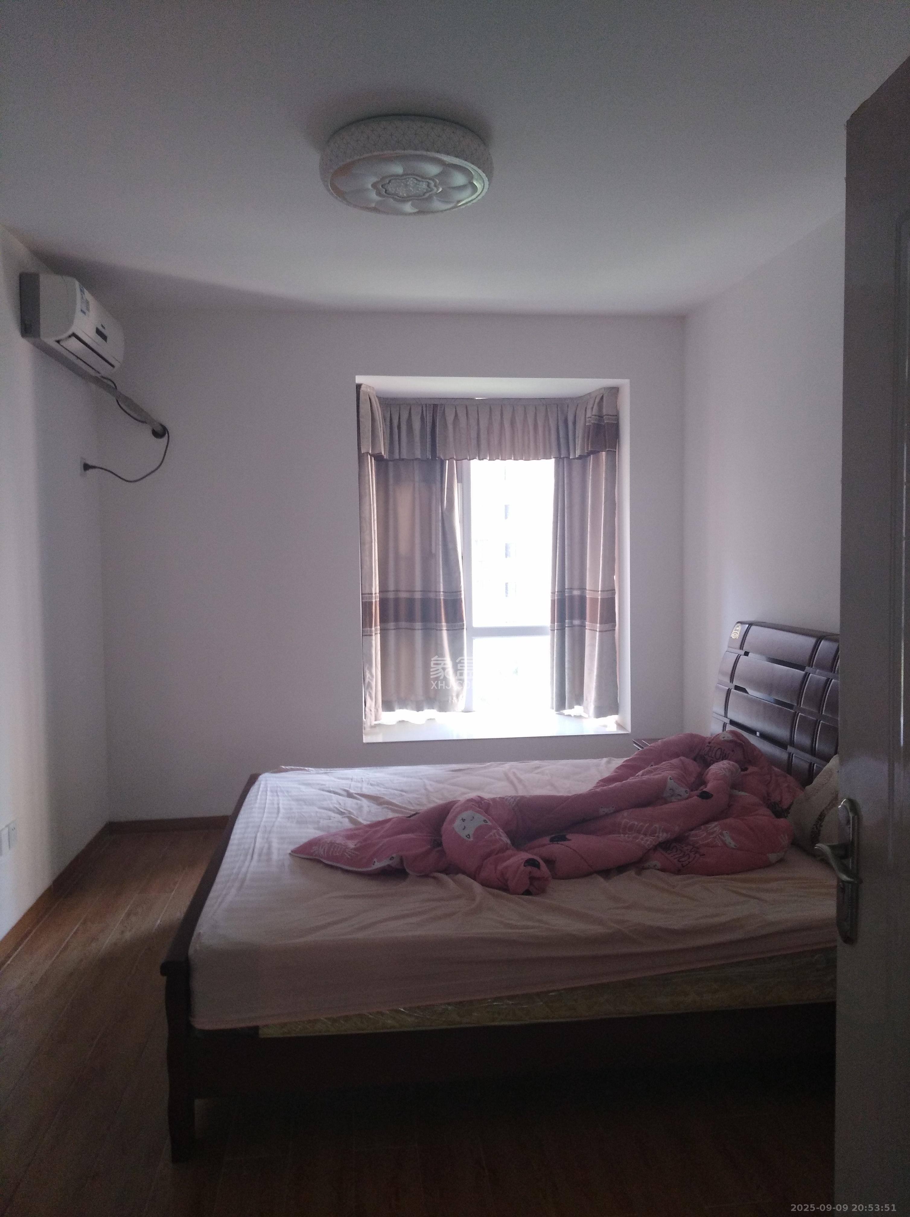 丽发新城 3室2厅1卫 1700.0元/月 丽发新城 3室2厅1卫 1700.0元/月室内图