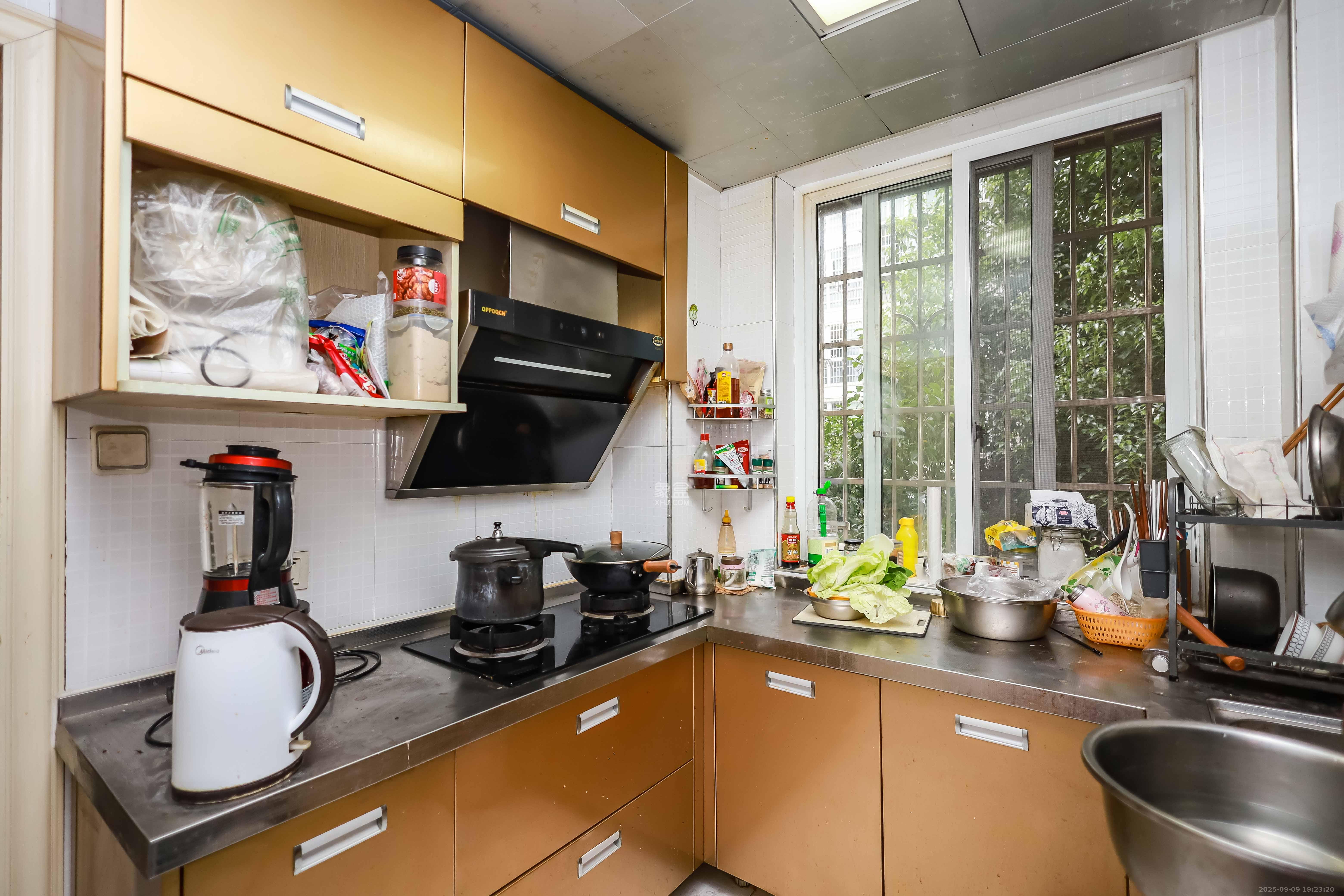 咸嘉新村悦峰园 2室2厅1卫 70.0万 咸嘉新村悦峰园 2室2厅1卫 70.0万厨房