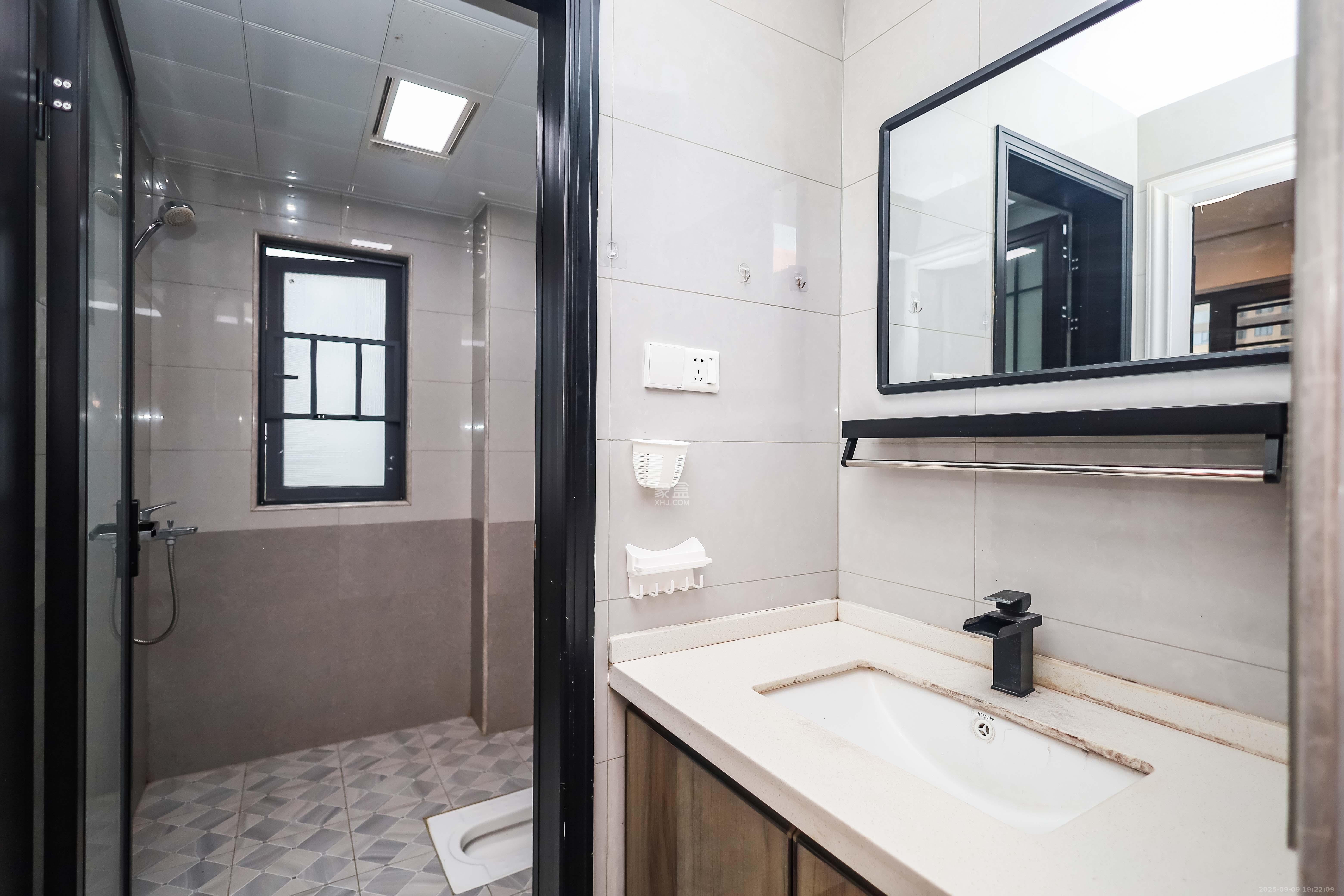 长房云时代 3室2厅1卫 71.8万 长房云时代 3室2厅1卫 71.8万卫生间